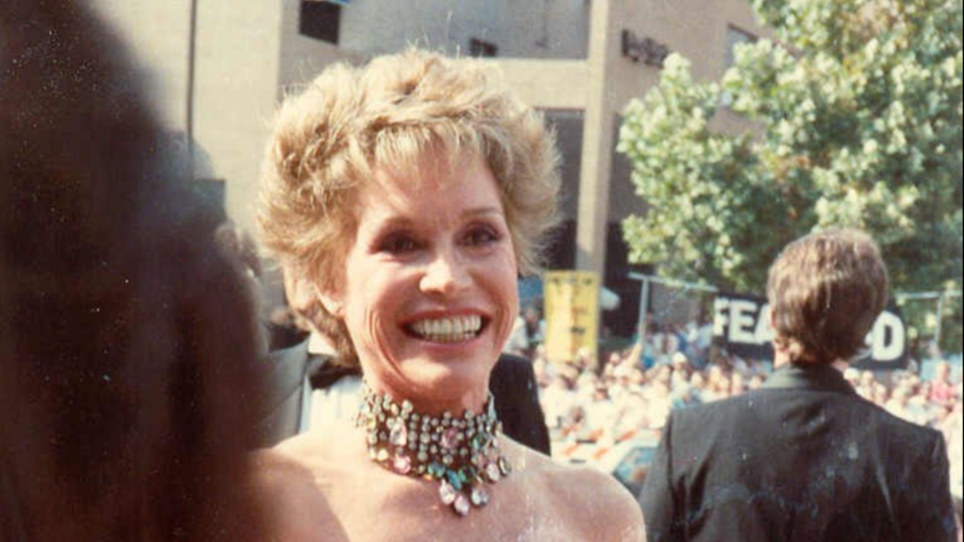 Mary Tyler Moore on the red carpet at the 40th Annual Primetime Emmy Awards, 8/28/88.