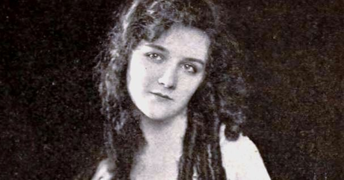 Black and white portrait of the actress Mary Philbin