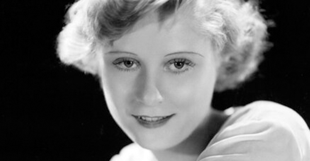 Black and white publicity photo of Peg Entwistle