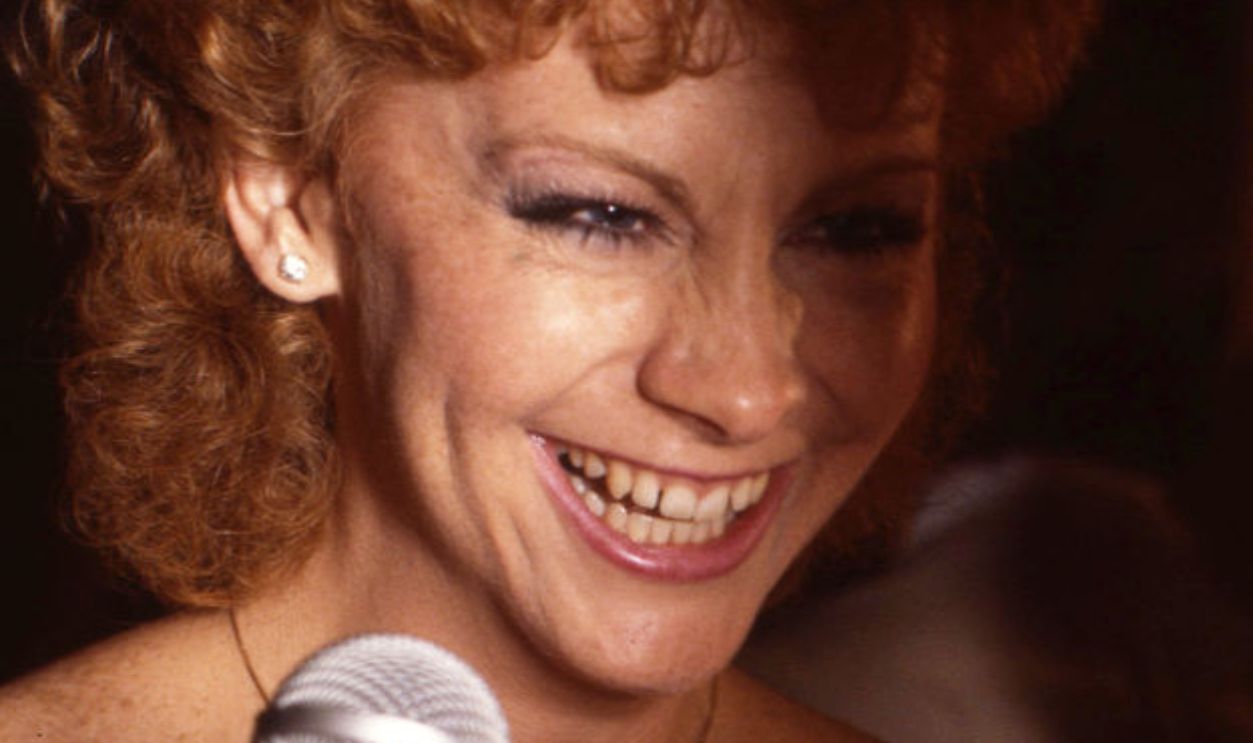 NASHVILLE -June 10: Country Music Singer Songwriter Reba McEntire receives a Music City News Award on June 10, 1985 in Nashville, Tennessee