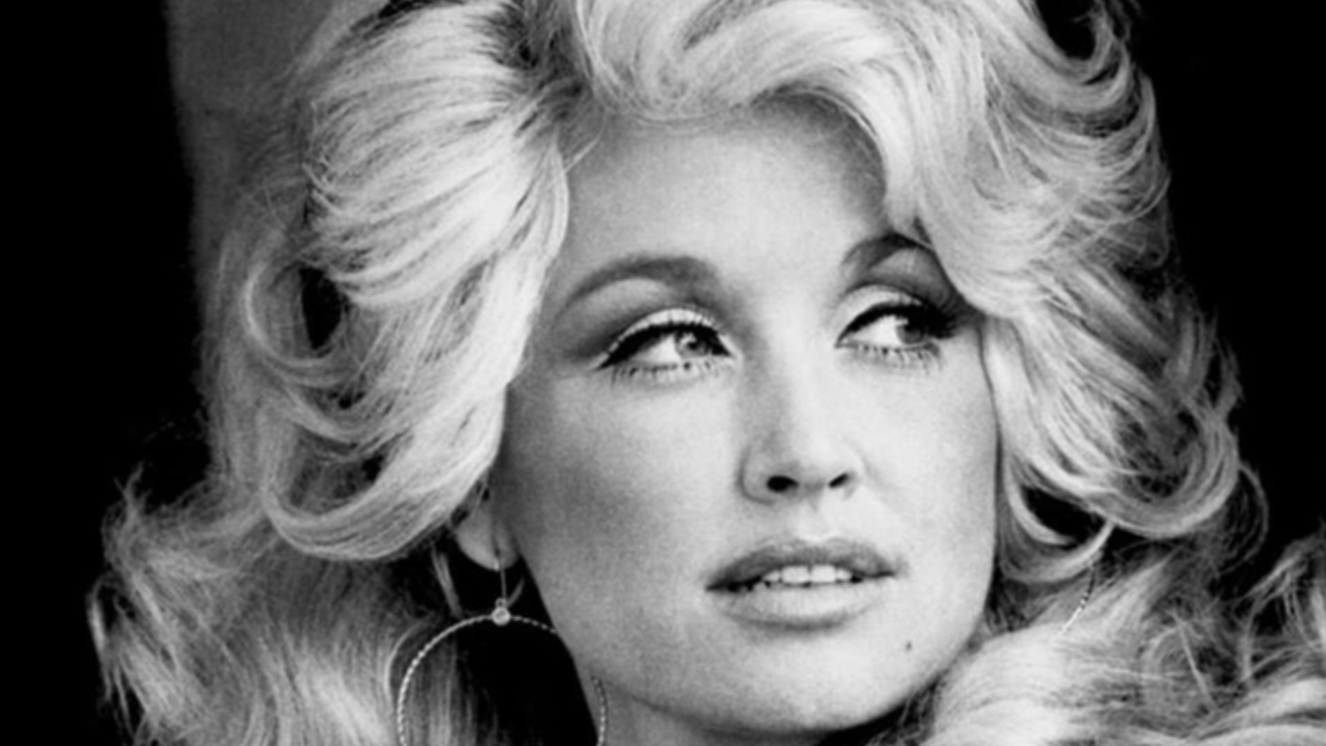 Publicity shot of American singer Dolly Parton, 1977