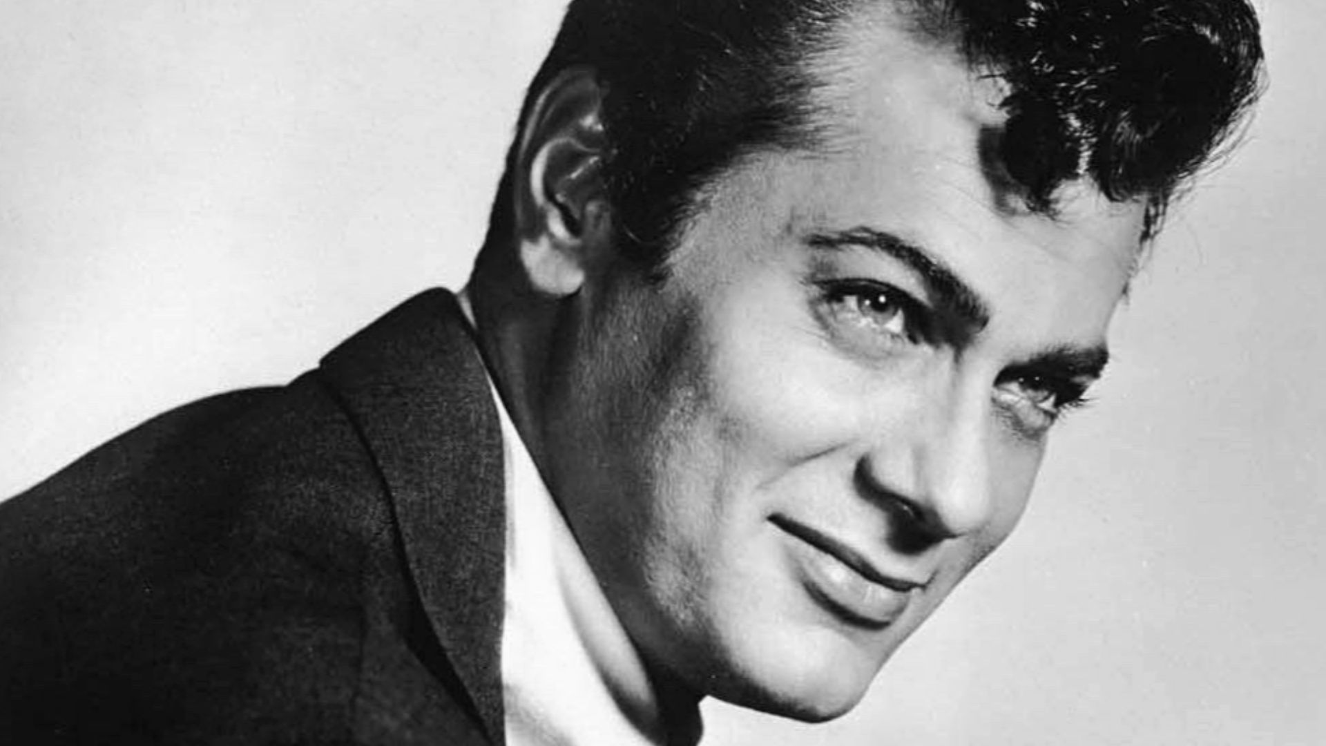 Publicity photo of Tony Curtis