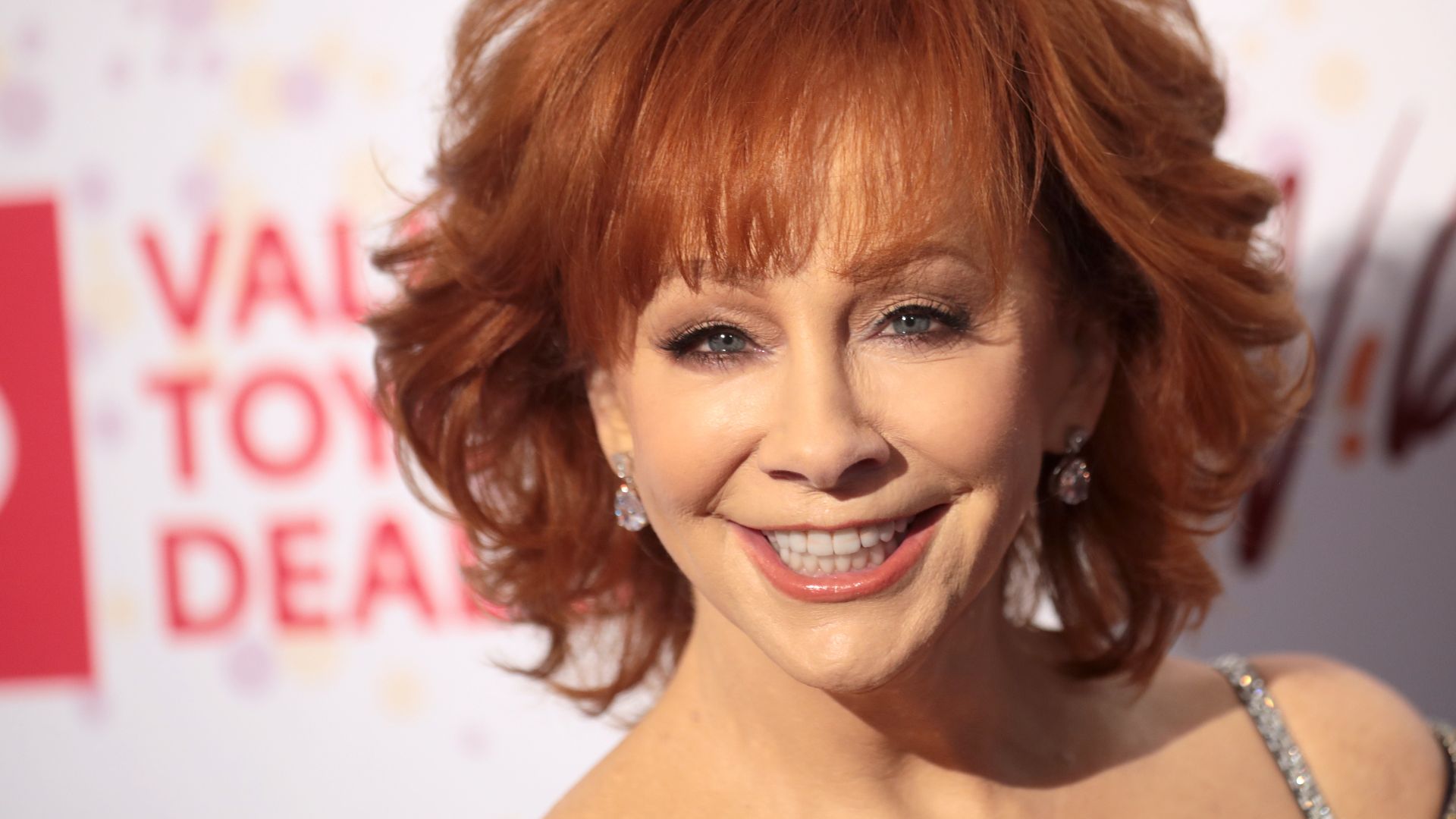 Reba McEntire on the red carpet at 2022 Gateway Celebrity Fight Night at the JW Marriott Desert Ridge Resort & Spa in Phoenix, Arizona.

Please attribute to Gage Skidmore if used elsewhere.