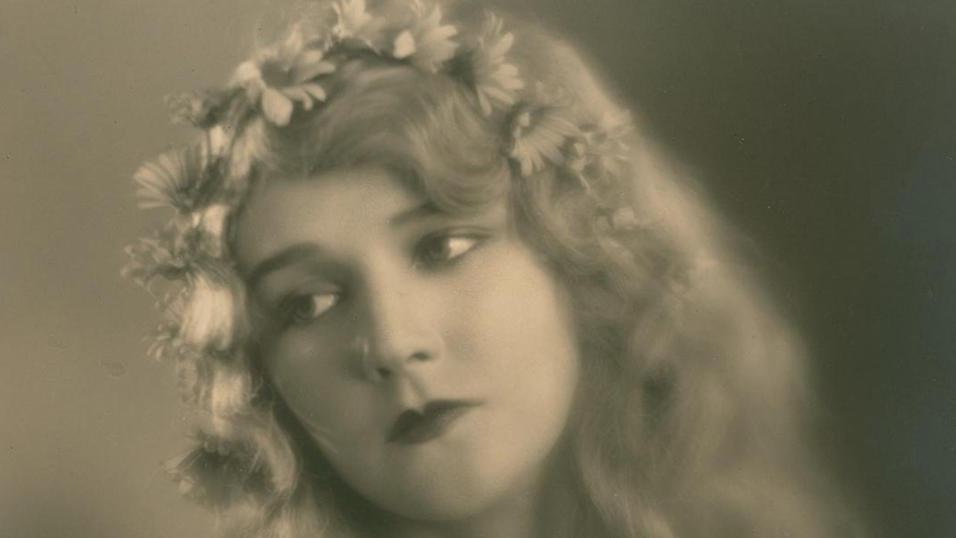 1918-1920 portrait of American actress  Mary Philbin  by photographer Fred Hartsook.