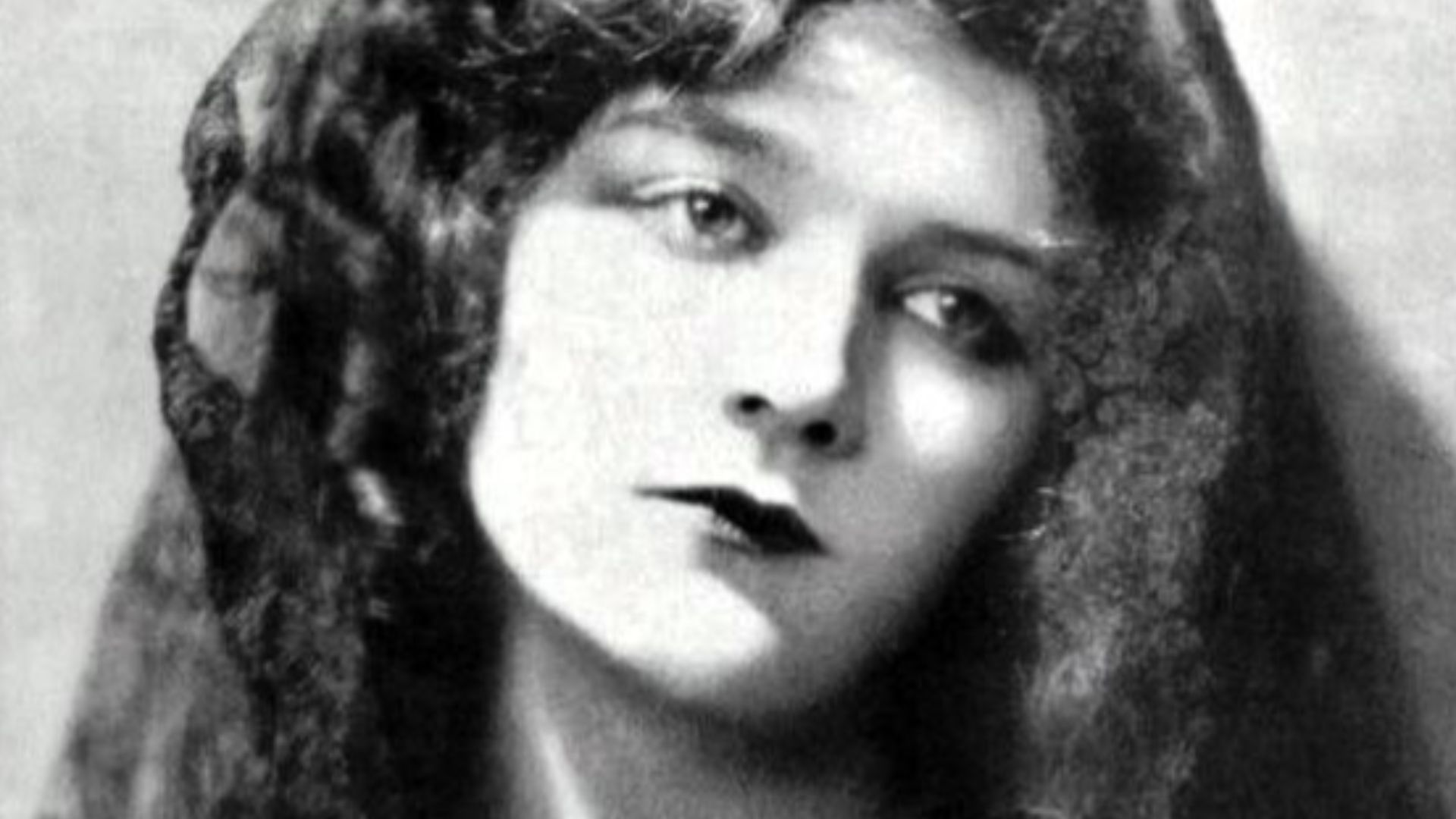 Advertisement for the romantic drama film The Rose of Paris (1924) with Mary Philbin, on the cover of the August 9, 1924 Universal Weekly.