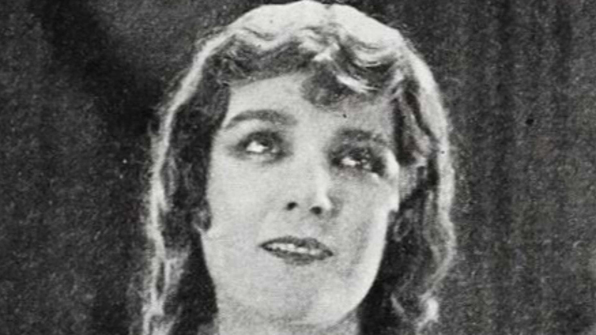 Still from the American horror film The Phantom of the Opera (1925) with Mary Philbin, on page 33 of the September 12, 1925 Exhibitors Herald.
