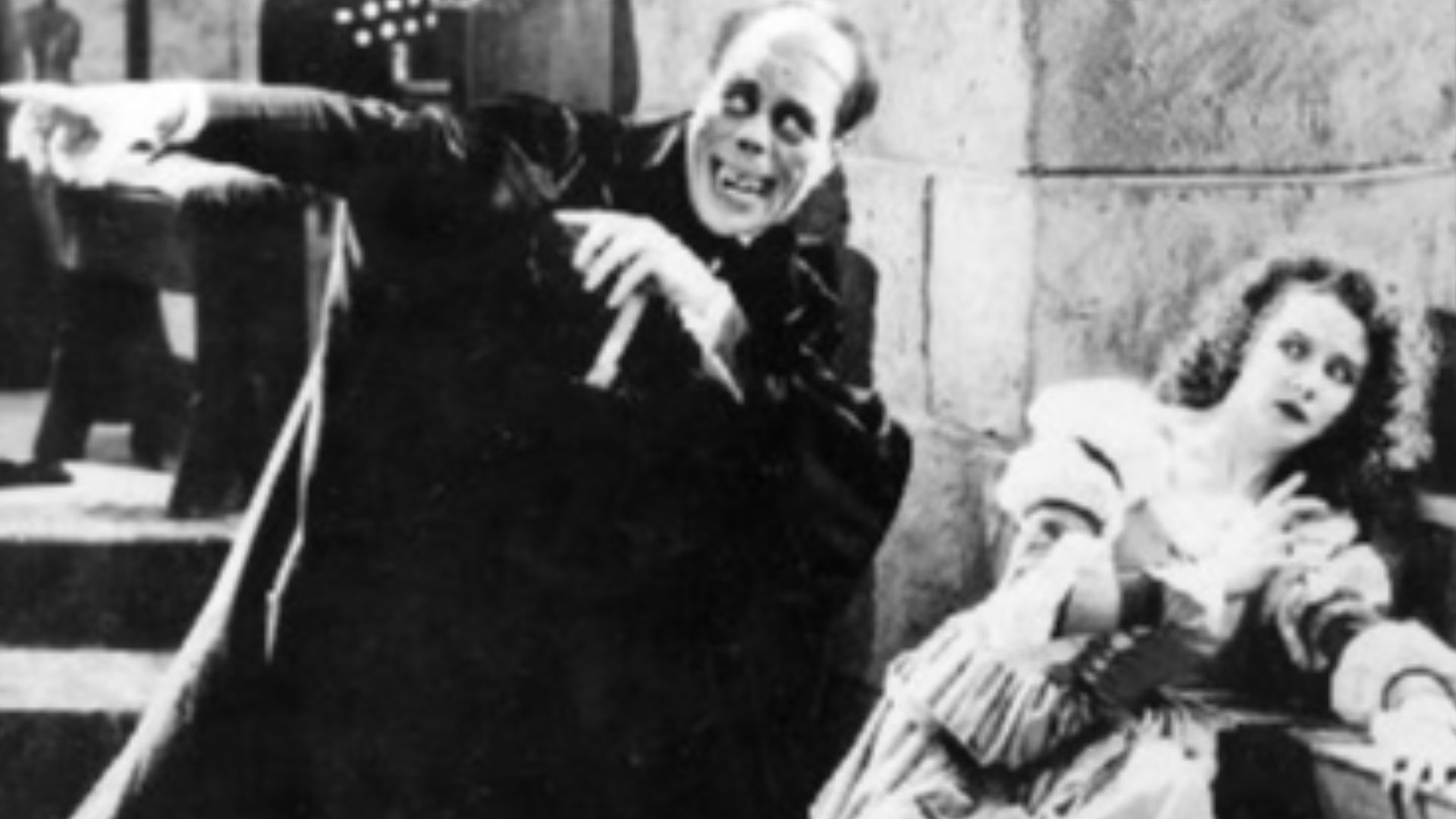 Lon Chaney Sr. and Mary Philbin in