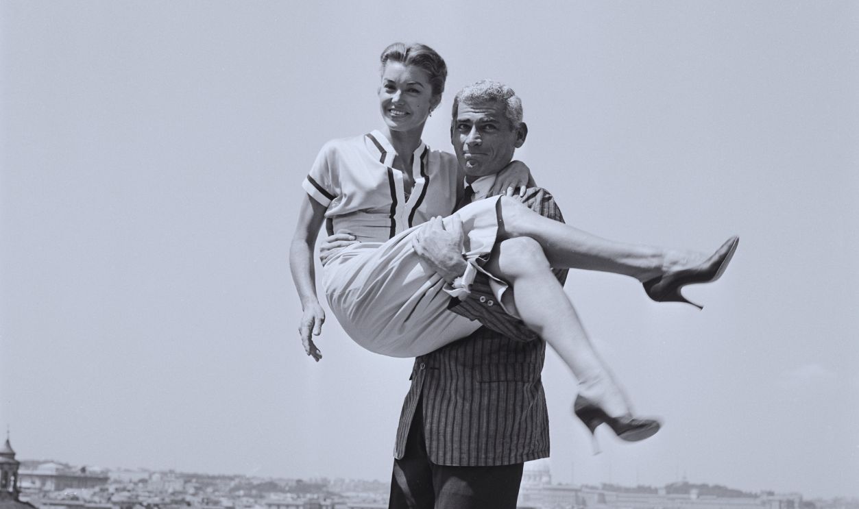 Gettyimages - 1412226546, Shooting 'Raw Wind in Eden,' 1957 American swimmer and actress Esther Williams (1921-2013) being held by American actor Jeff Chandler (1918-1961) on the Pincio Terrace in the gardens of the Villa Borghese in Rome, Italy, 5th August 1957. Williams and Chandler are filming 'Raw Wind in Eden,' (working title: 'The Islander') on location in Italy. 