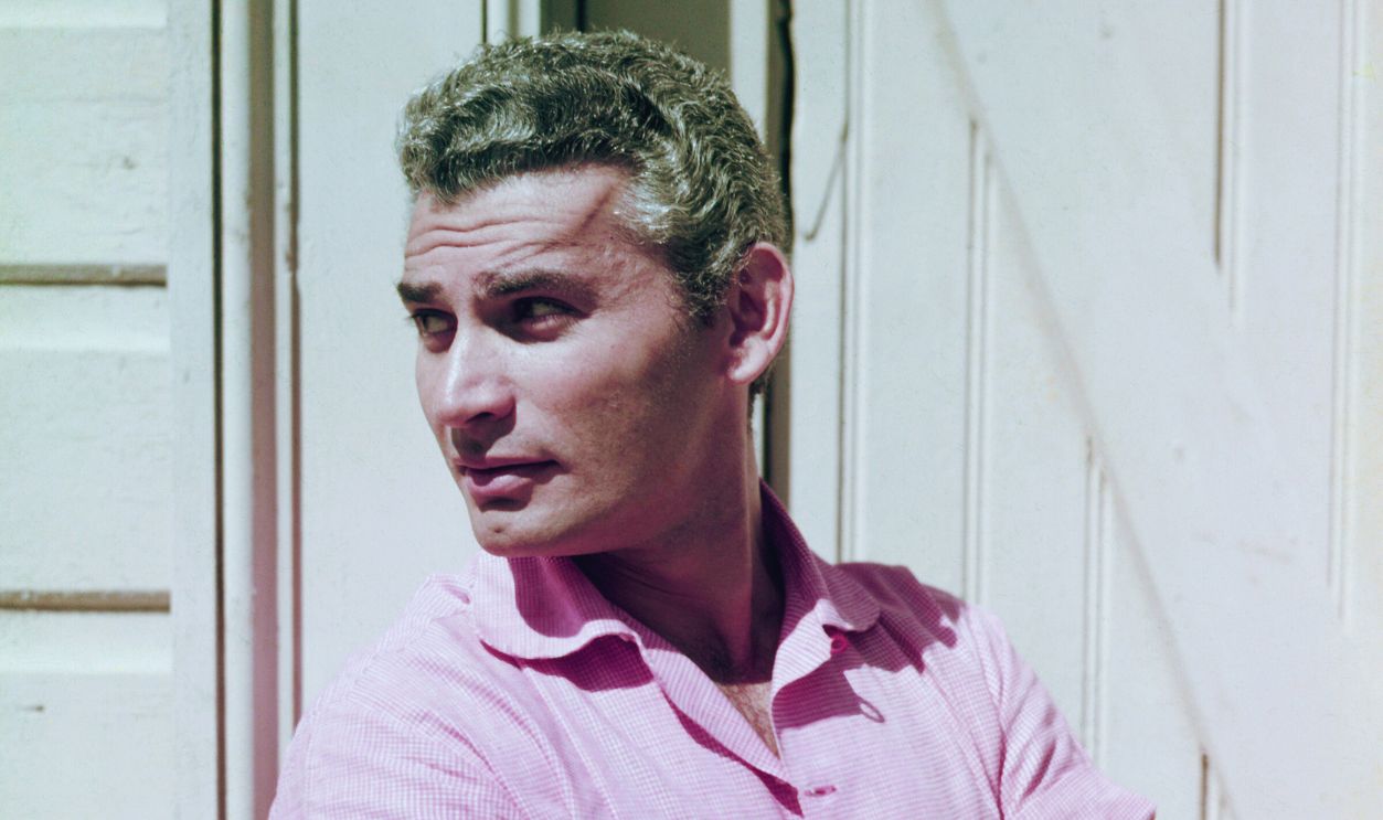 Gettyimages  - 860904676, Portrait Of Jeff Chandler Portrait of American actor Jeff Chandler (1918 - 1961), arms crossed, as he poses outdoors, 1950s. 
