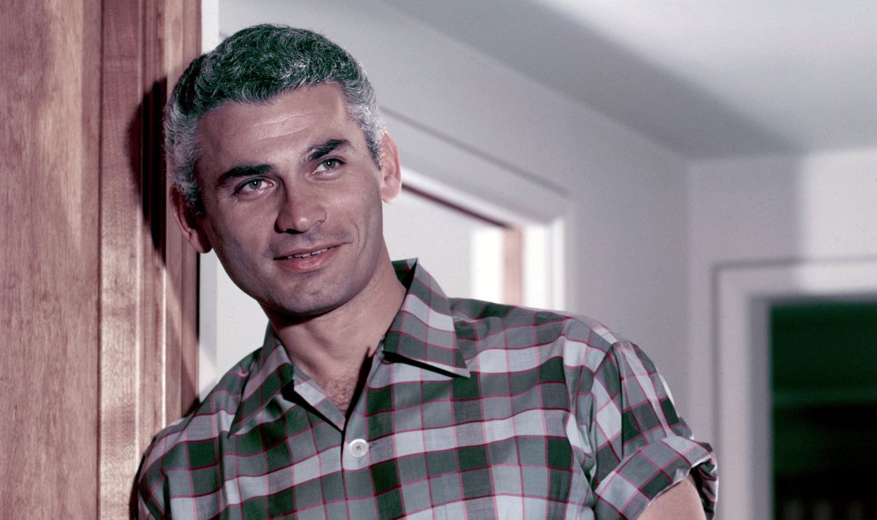  Gettyimages - 860904742, Portrait Of Jeff Chandler Portrait of American actor Jeff Chandler (1918 - 1961), hands in his pockets, as he leans in a doorway, 1950s. 