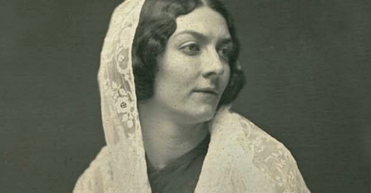 Black and white portrait of Lola Montez.