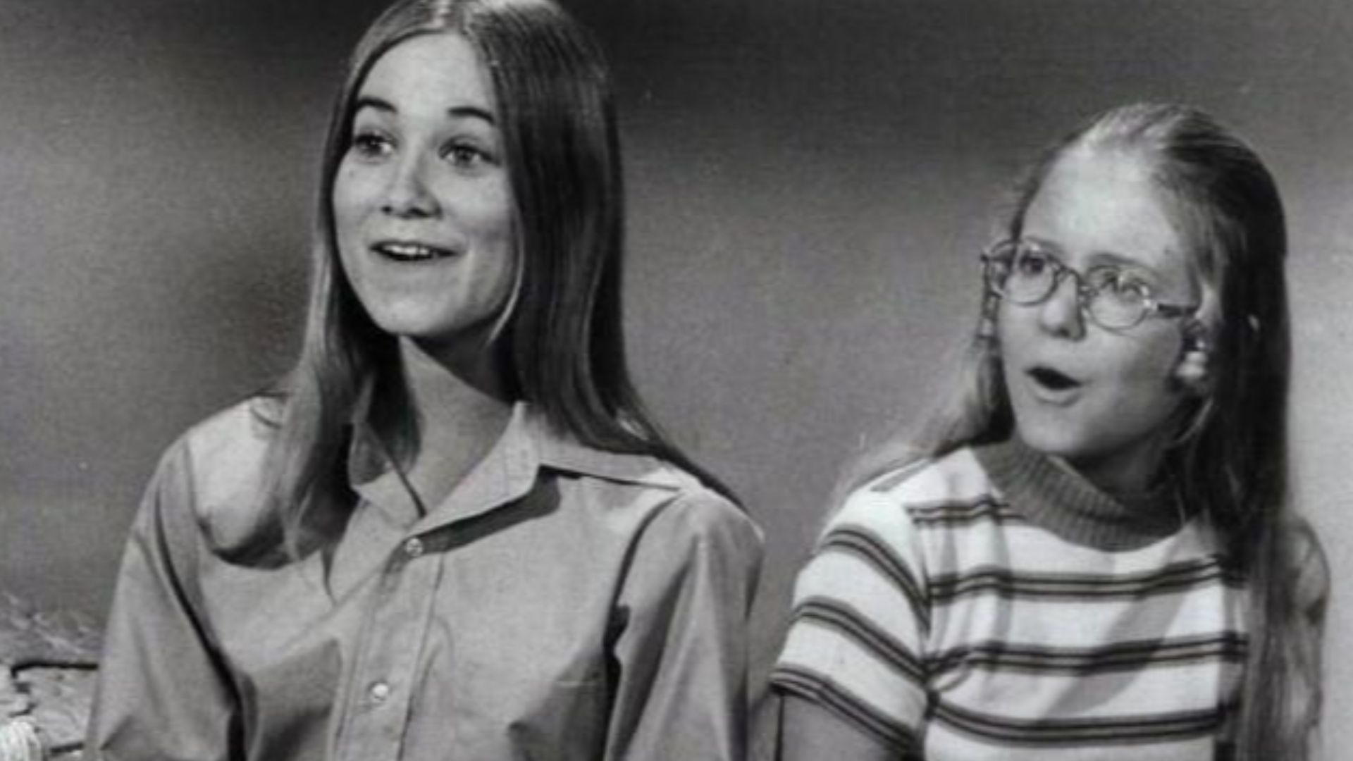 Photo of Maureen McCormick (left) (Marcia) and Eve Plumb (Jan) from the television program The Brady Bunch.
