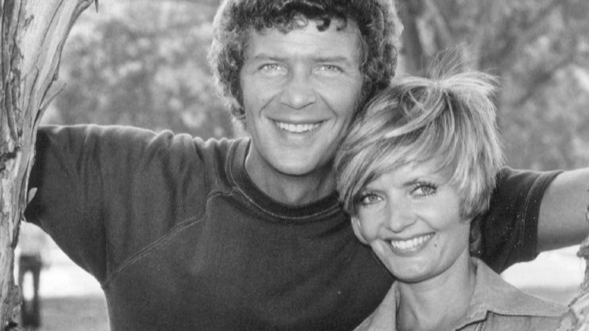 Publicity photo of American actors, Robert Reed and Florence Henderson promoting the premiere of the fifth and final season of the ABC comedy series The Brady Bunch.