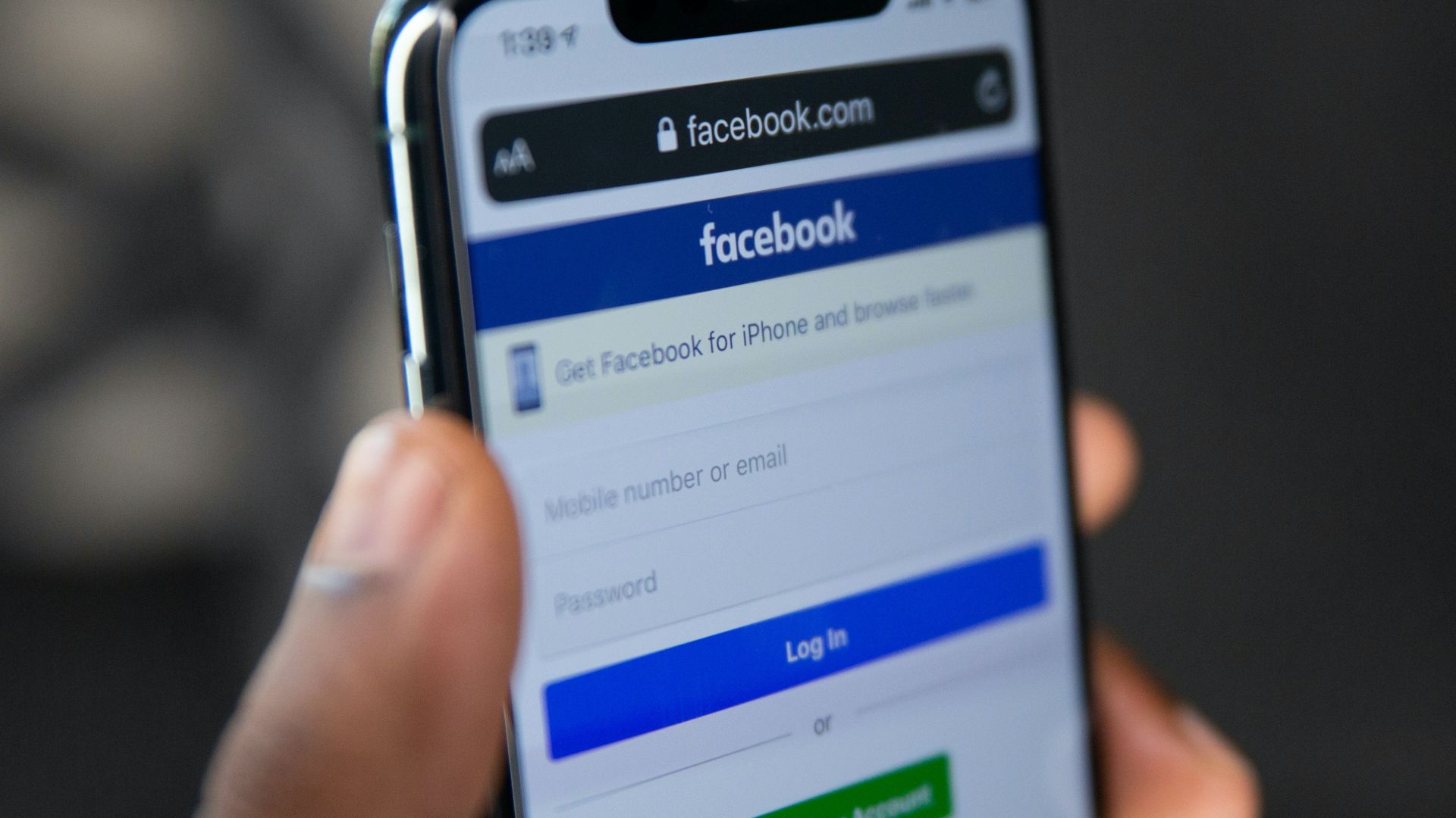 person holding silver iphone 6