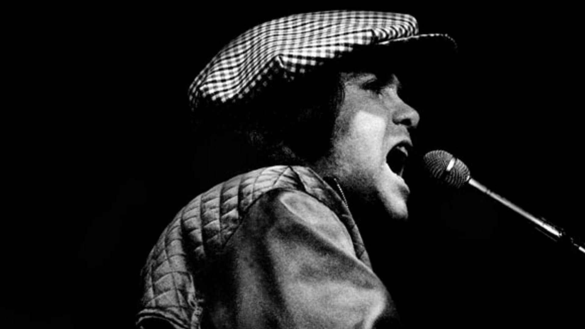 Elton John performing live in concert, late 1970s  Photo: Eddie Mallin