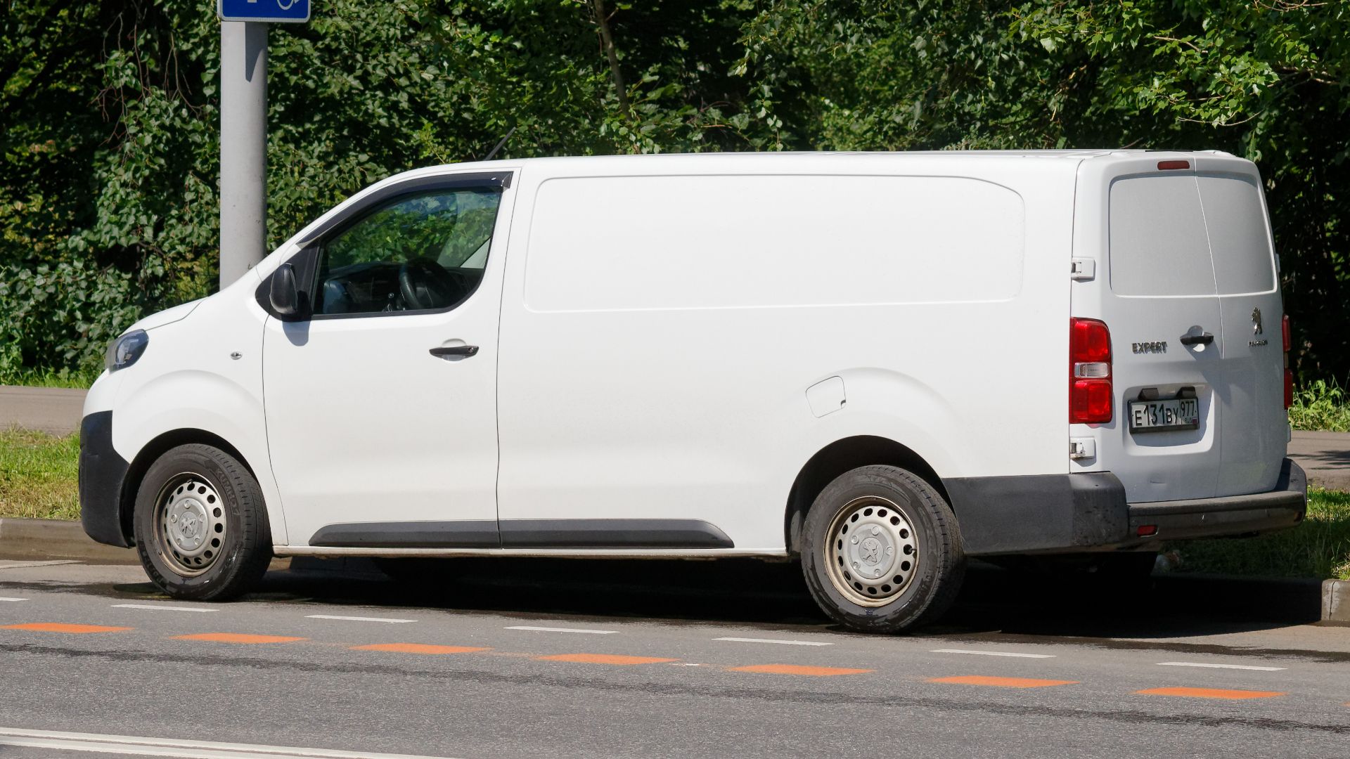 Moscow, Peugeot Expert white van