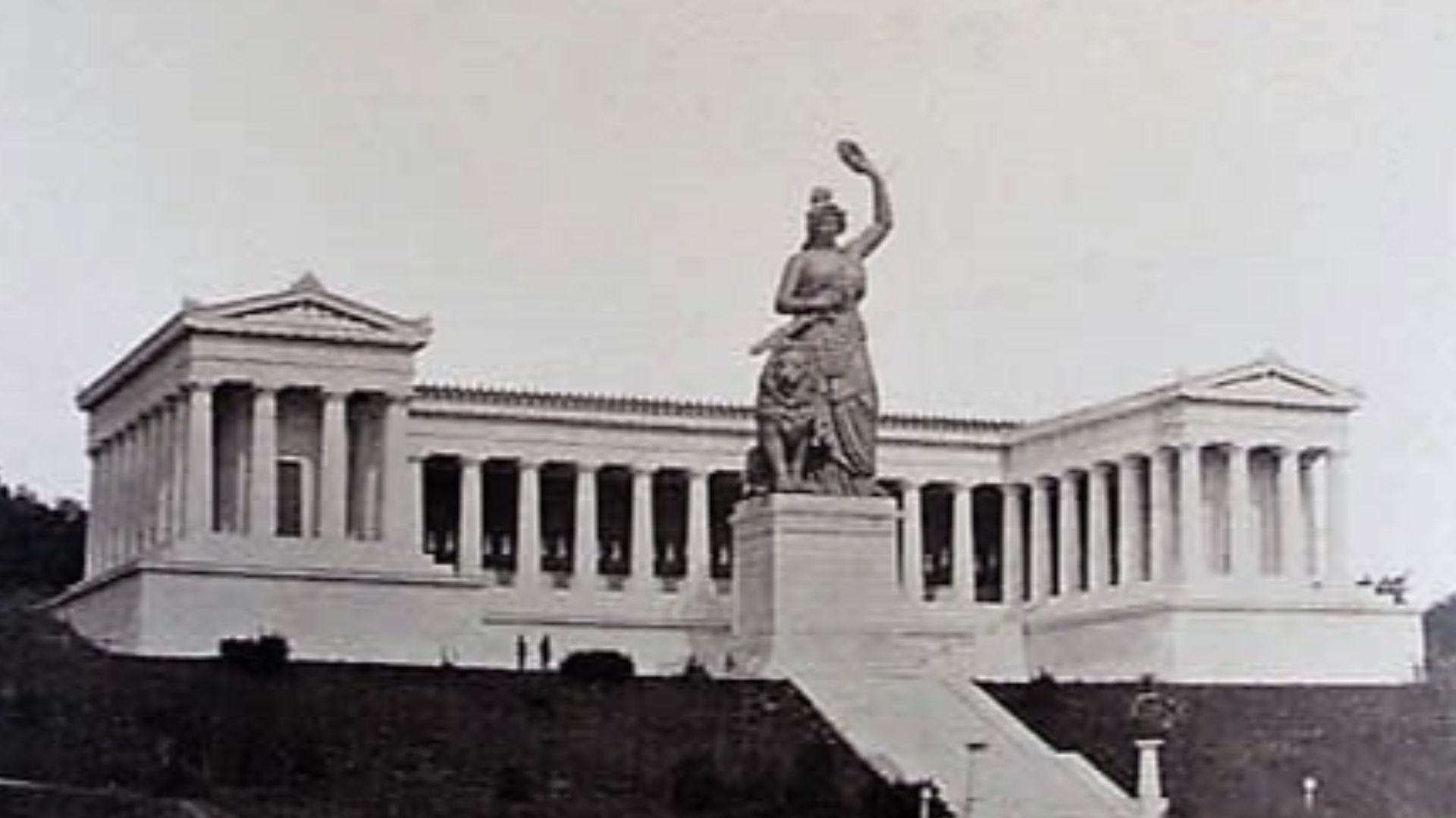 München, Bavaria. albumen print   mounted on  cardboard 15 × 21,5 cm.