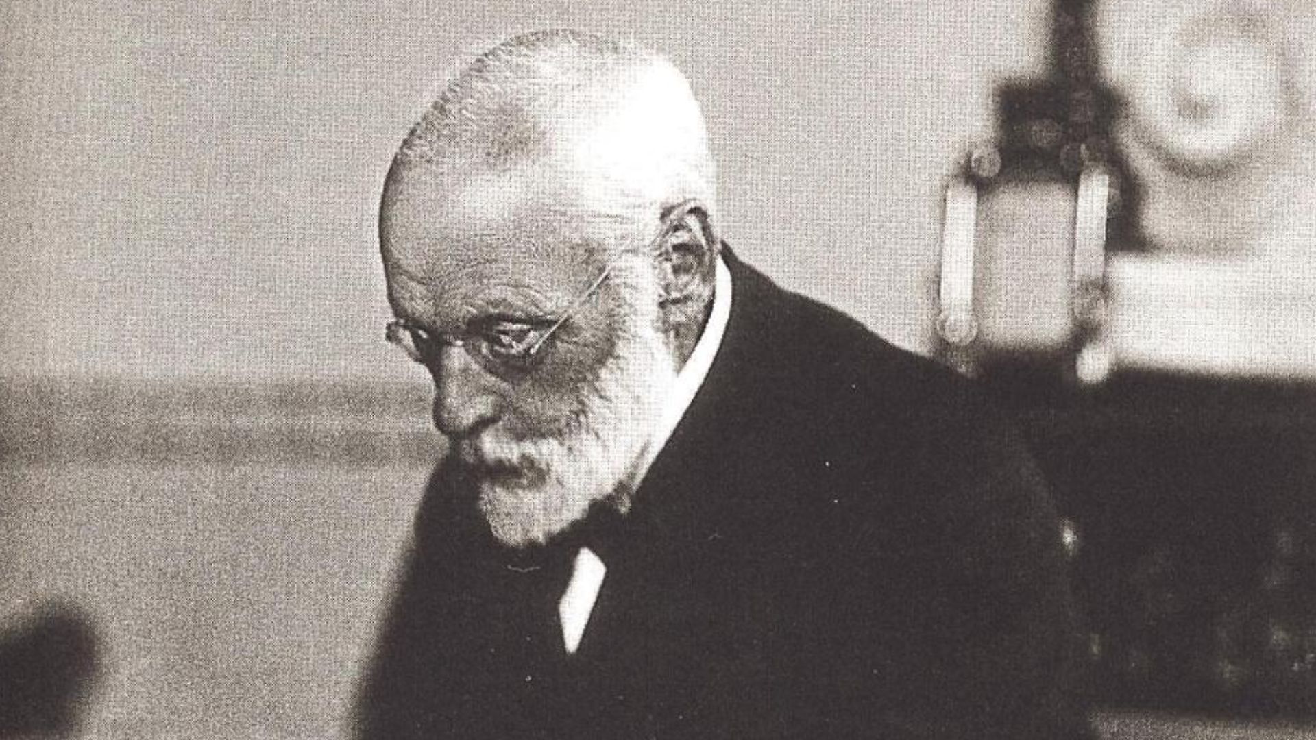 Photo - Der bayerische König Ludwig III. in Chur - betend.