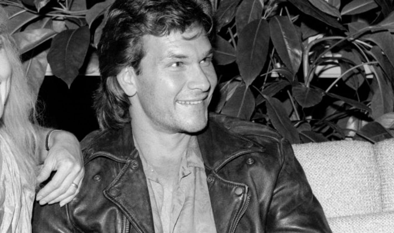 LOS ANGELES, CA - AUGUST, 1995: American writer, dancer, choreographer, actress, and director Lisa Niemi and husband American actor, dancer, singer and songwriter Patrick Swayze (1952-2009) sit on a couch circa August, 1995 in Los Angeles, California. 