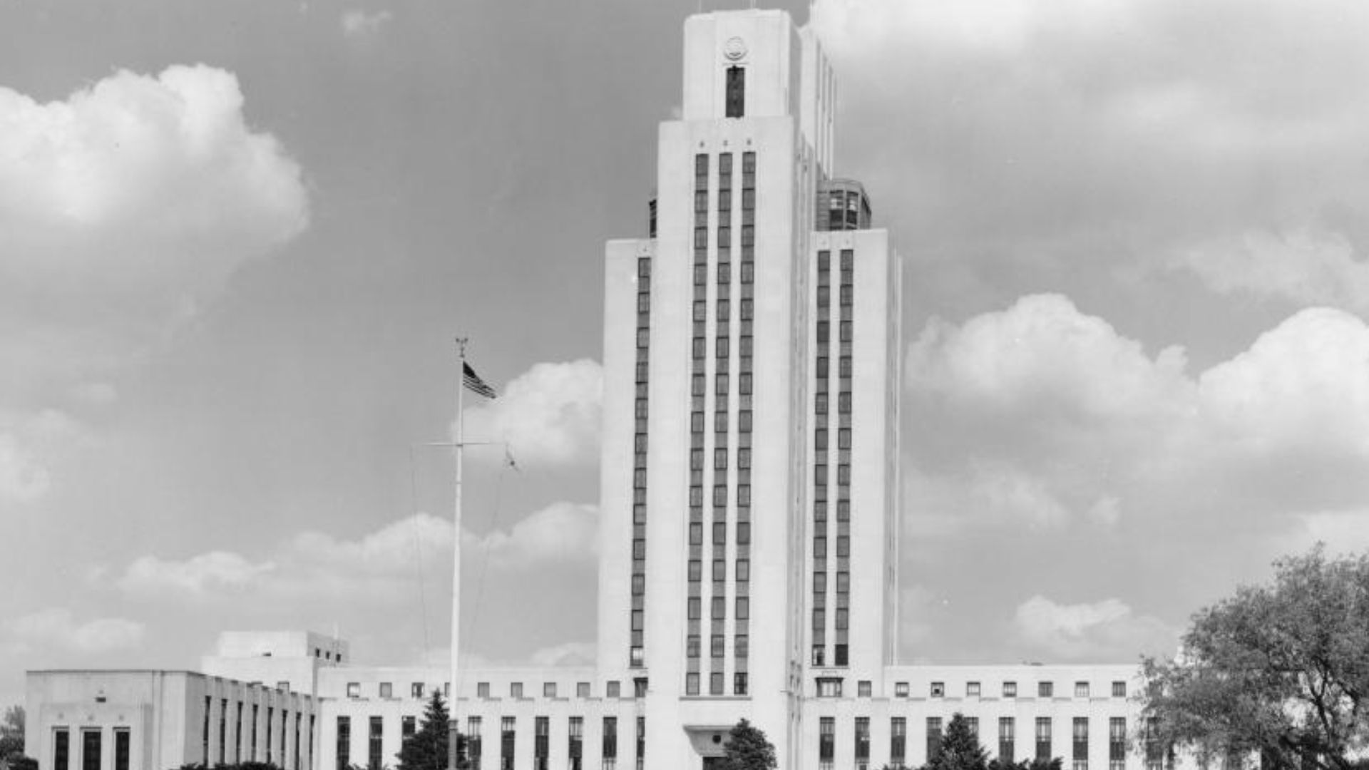 Bethesda Naval Hospital Tower (Building 1), 8901 Wisconsin Avenue, Bethesda Maryland (1939-42). President Franklin D. Roosevelt picked the location and drew a rough plan and sketches for this building. Paul Philippe Cret, consulting architect.