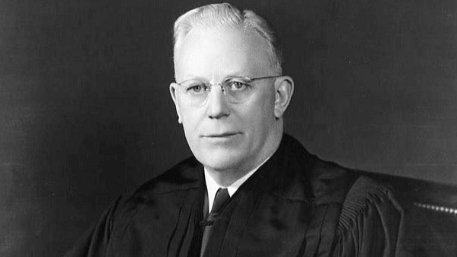 Undated photograph of en:Chief Justice of the United States Earl Warren.  Photo by Harris & Ewing photography firm, whose works have all lapsed into the public domain.[1]