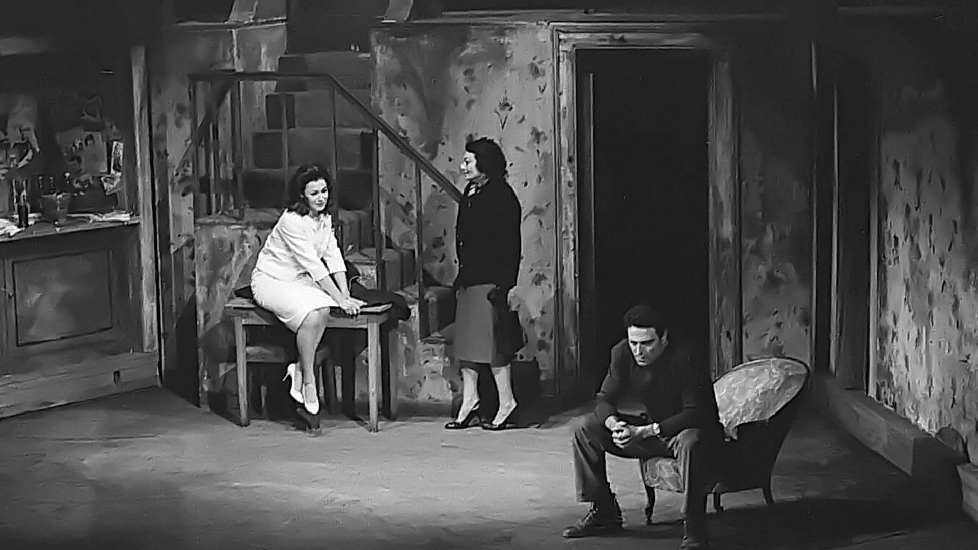 Évelyne Dandry, Lila Kedrova et Raf Vallone dans Vu du pont d'après Arthur Miller, théâtre Antoine, mars 1958.