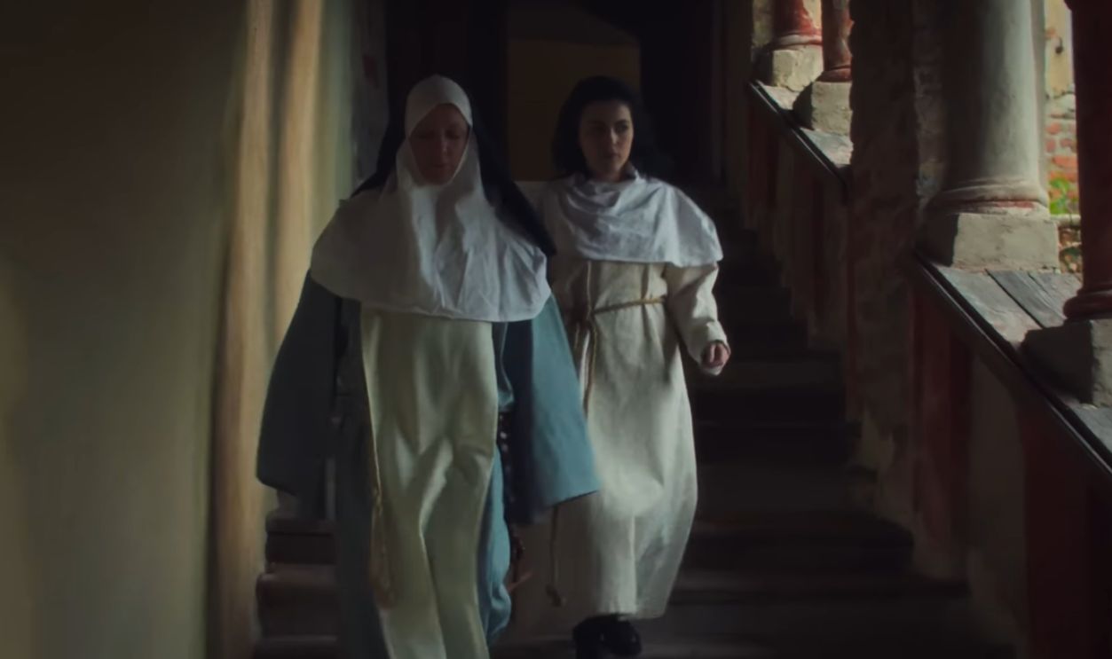 Screenshot from Je t'aime, Julie (2024) 