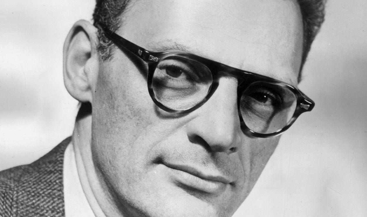 Getty Images - 3231933 - American playwright Arthur Miller, 1955.
