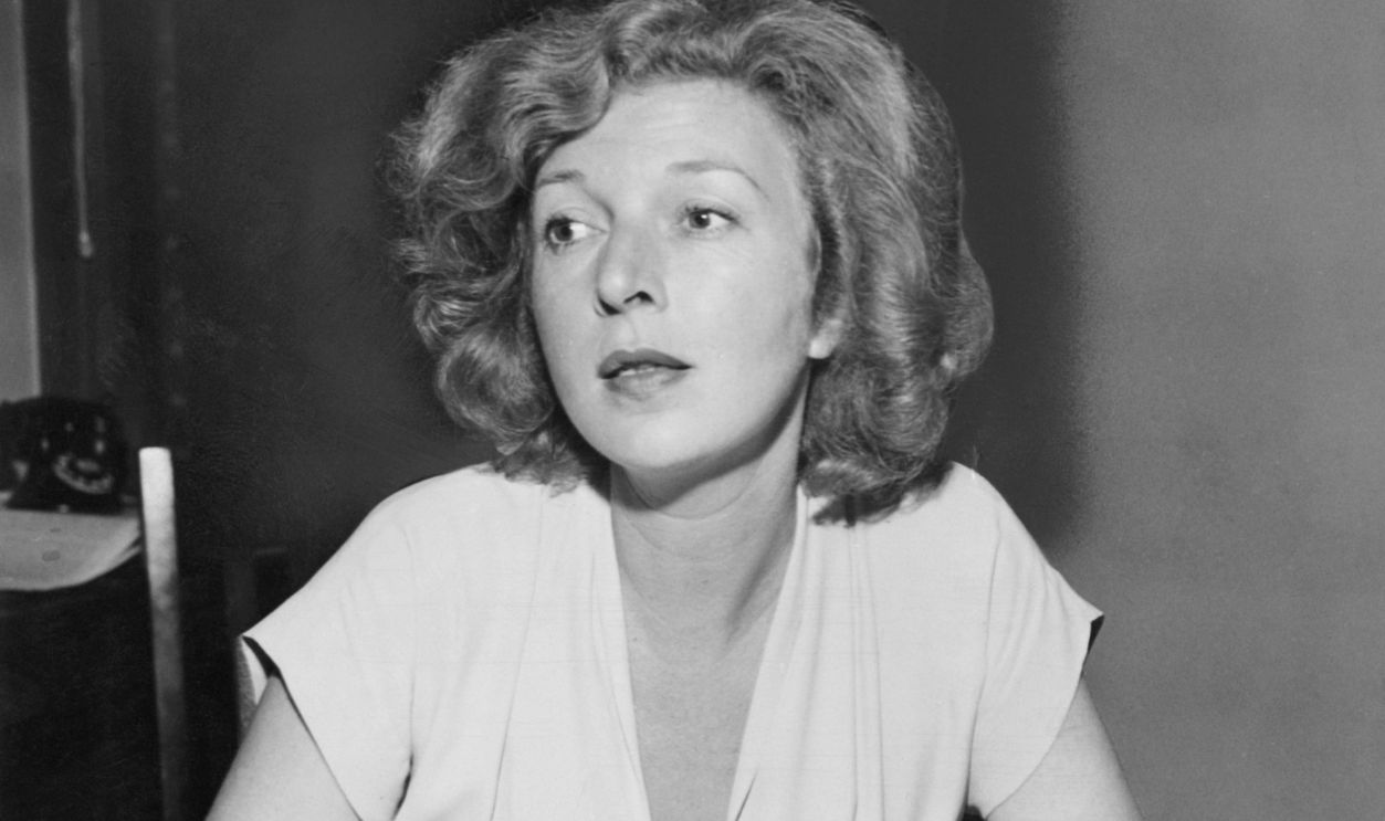 Getty Images - 107806104 - American novelist and war correspondent Martha Gellhorn (1908 - 1998) at a press conference held at the offices of the Spanish Refugee Appeal in New York City, circa 1946.