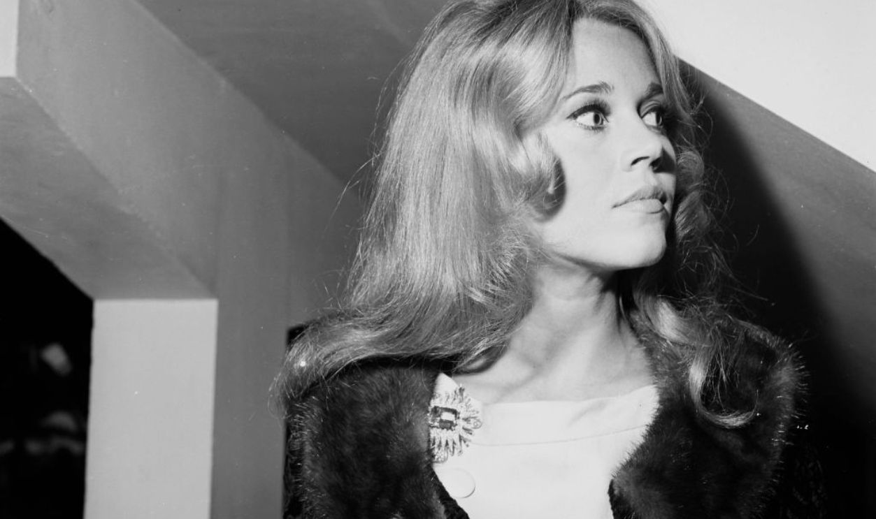 LOS ANGELES - CIRCA 1962: Actress Jane Fonda and husband Roger Vadim attend a party in Los Angeles, California. 