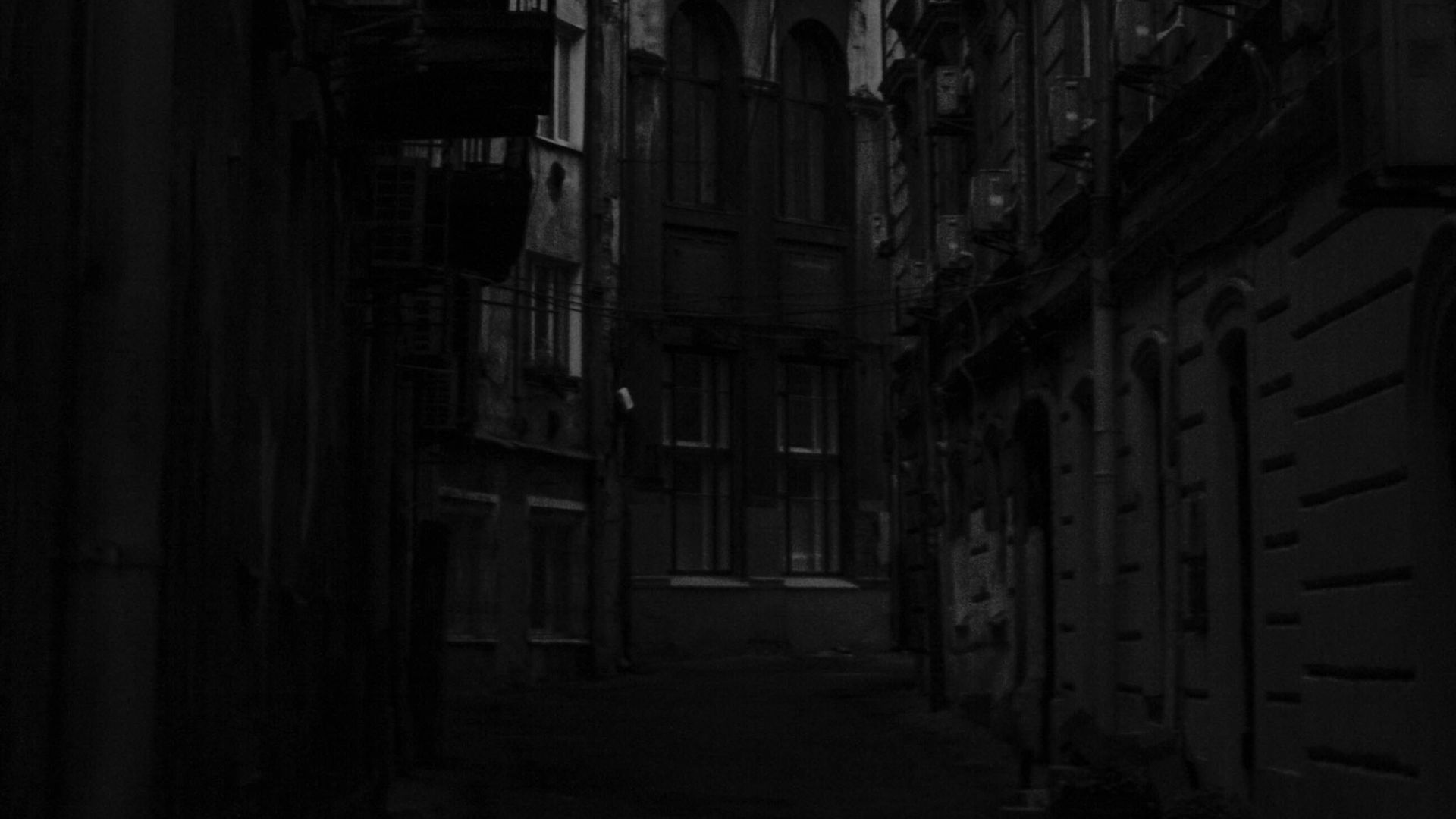 a narrow alley between two buildings