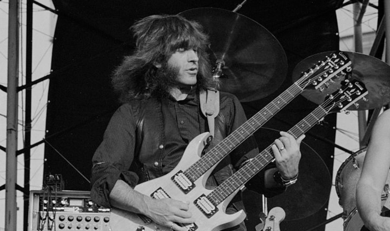 Pete Sears Performing with Jefferson Starship 