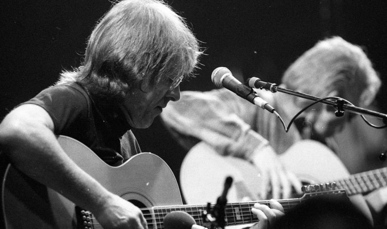 Jack Casady of Hot Tuna, performing with Paul Kantner. Surprise appearances by former Jefferson Airplane members Grace Slick, Paul Kantner and Papa John Creech would turn the show into a mini-reunion, March 4, 1988