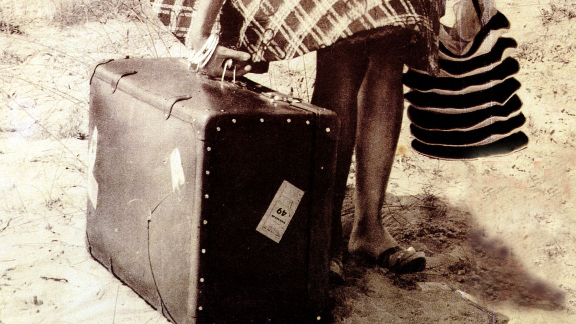 screenshot from the Italian film La ragazza con la valigia (1961)