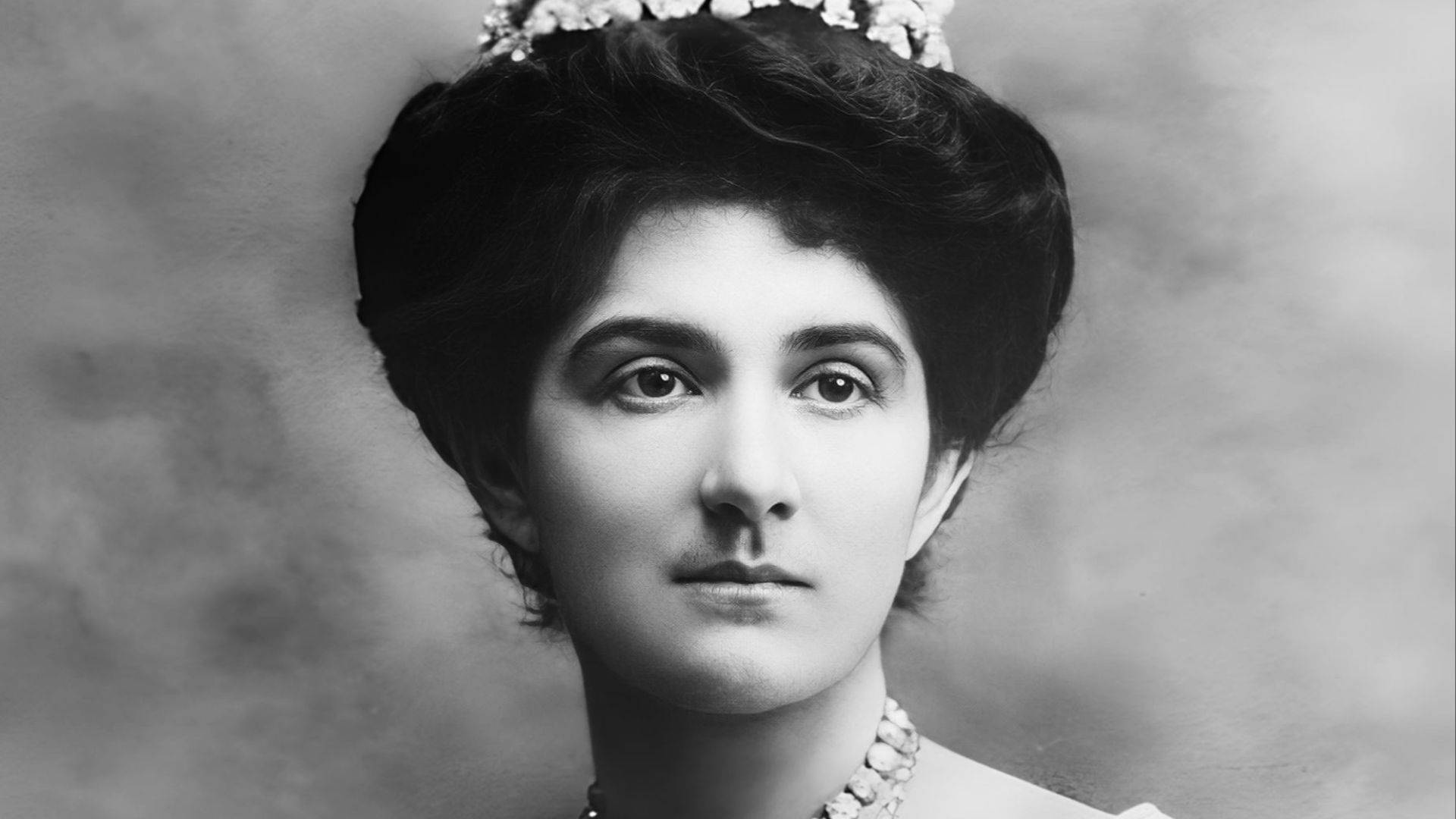 Ritratto di autore non riportato, risalente al 1900 circa, di Elena di Montenegro, moglie di Vittorio Emanuele III, regina d'Italia e d'Albania, imperatrice di Etiopia.