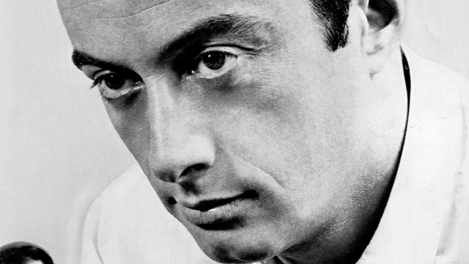 Lenny Bruce, head-and-shoulders portrait, facing left