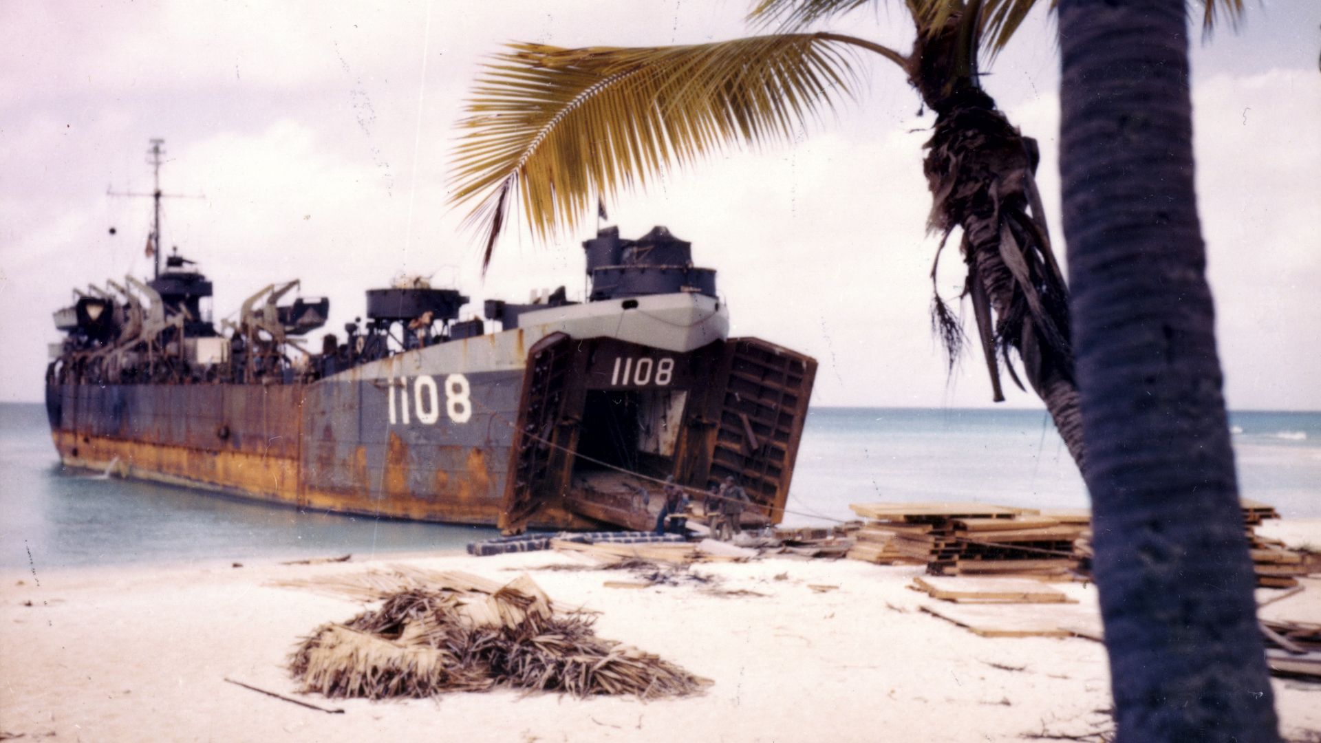 File:LST-1108 arrives at Rongerik Atoll on 8 March 1946 (146763092).jpg
