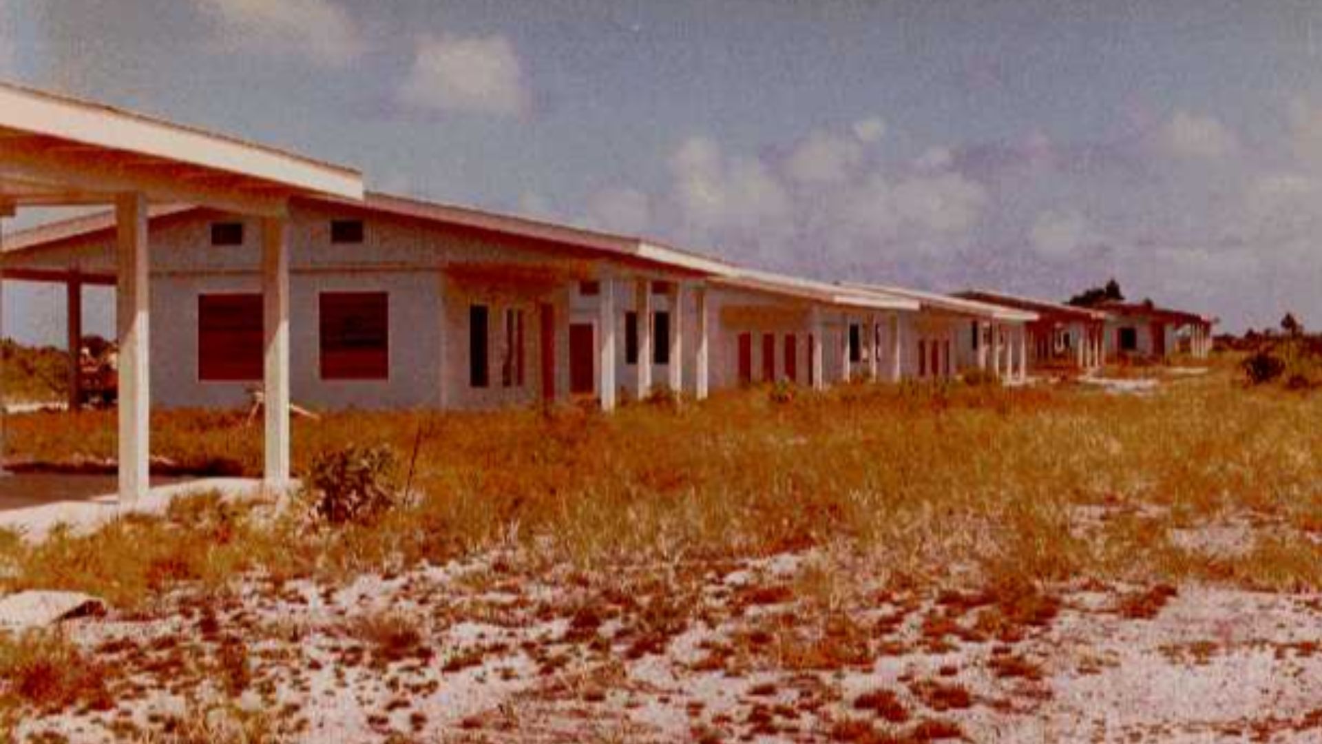 File:Houses on Kili Island for Bikini people.jpg