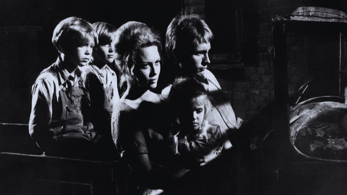 Gettyimages - 129923179, Faye Dunaway And John Phillip Law In 'Hurry Sundown' Faye Dunaway and John Phillip Law driving on a trip with their children in a scene from the film 'Hurry Sundown', 1966. 