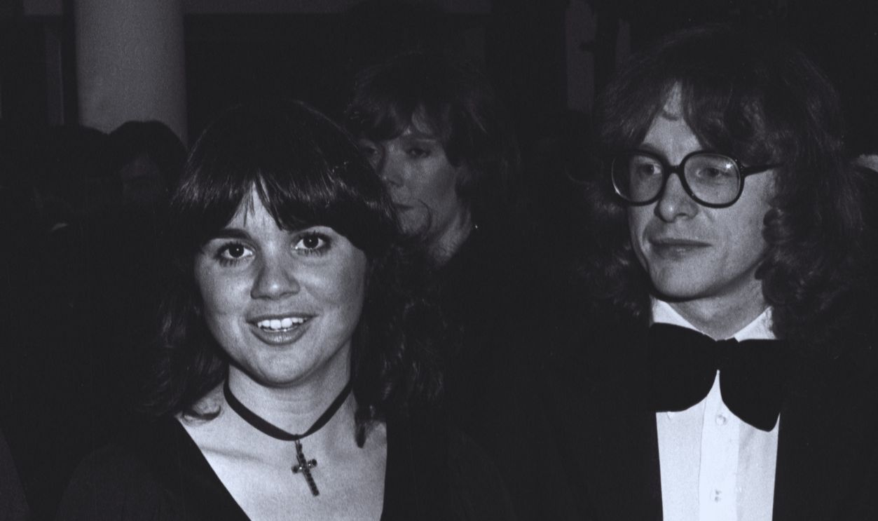 Gettyimages - 160422347, 18th Annual Grammy Awards NEW YORK CITY - FEBRUARY 28: Singer Linda Ronstadt and Peter Asher attend 18th Annual Grammy Awards on February 28, 1976 at the Shrine Auditorium in New York City.