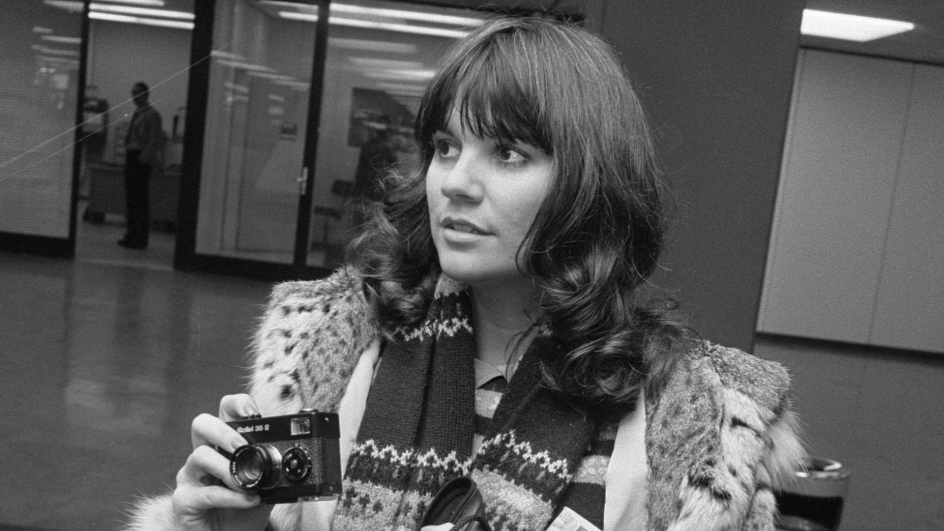 Collectie / Archief : Fotocollectie Anefo
Reportage / Serie : [ onbekend ]
Beschrijving : Zangeres Linda Ronstadt op Schiphol
Datum : 20 november 1976
Locatie : Noord-Holland, Schiphol
Trefwoorden : zangeressen
Fotograaf : Bogaerts, Rob / Anefo
Auteursrechthebbende : Nationaal Archief 
Materiaalsoort : Negatief (zwart/wit)
Nummer archiefinventaris : bekijk toegang 2.24.01.05

Bestanddeelnummer : 928-8975