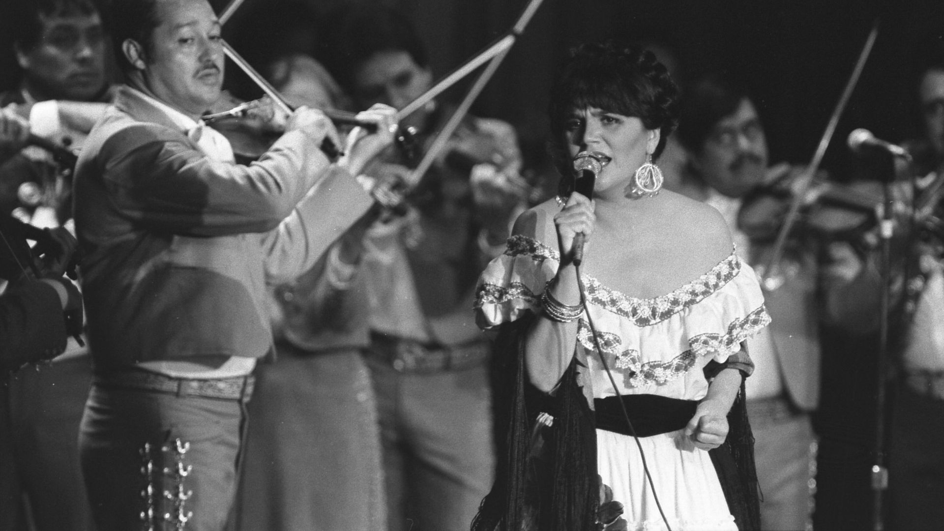 Linda Ronstadt performing at International Festival of Mariachis, California