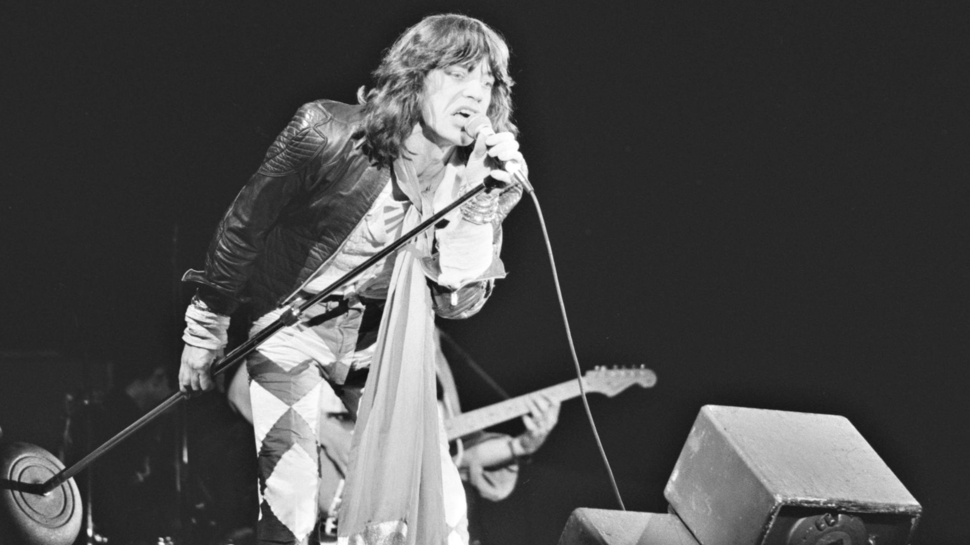 Collectie / Archief : Fotocollectie Anefo
Reportage / Serie : [ onbekend ]
Beschrijving : Rolling Stones concert in Zuiderpark te Den Haag, Mick Jagger in aktie
Datum : 29 mei 1976
Locatie : Den Haag, Zuid-Holland
Trefwoorden : concerten, muziek, optredens, popgroepen, zangers
Persoonsnaam : Jagger, Mick
Fotograaf : Verhoeff, Bert / Anefo
Auteursrechthebbende : Nationaal Archief
Materiaalsoort : Negatief (zwart/wit)
Nummer archiefinventaris : bekijk toegang 2.24.01.05

Bestanddeelnummer : 928-6120