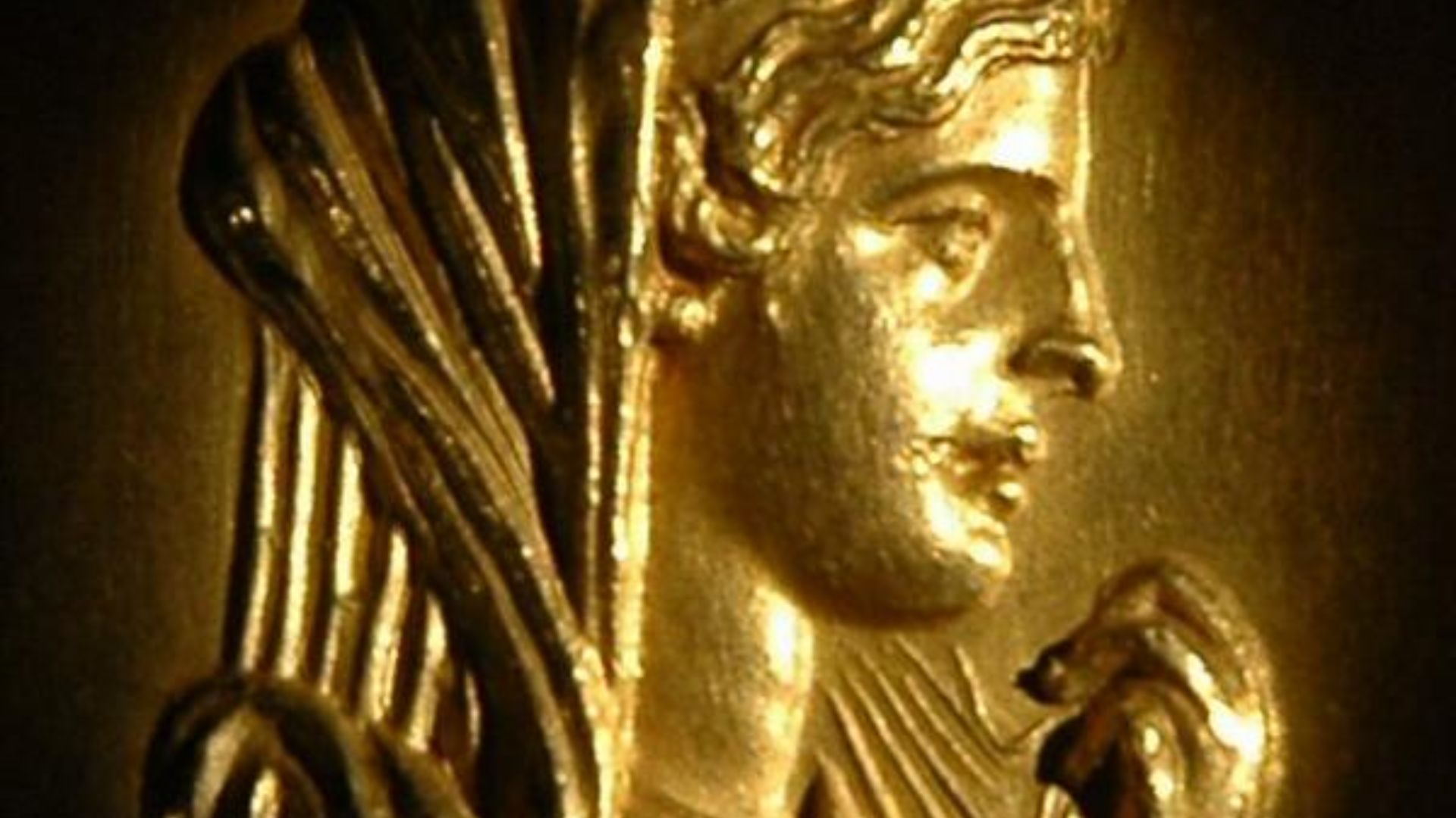 Portrait of Olympias, mother of Alexander the Great, on ancient medallion, 225-250 CE : Exhibition CE.2017, Archaeological Museum of Thessaloniki : [1]. The same objet in the Walters Art Museum : File:Roman - Medallion with Olympias - Walters 592 - Obverse.jpg