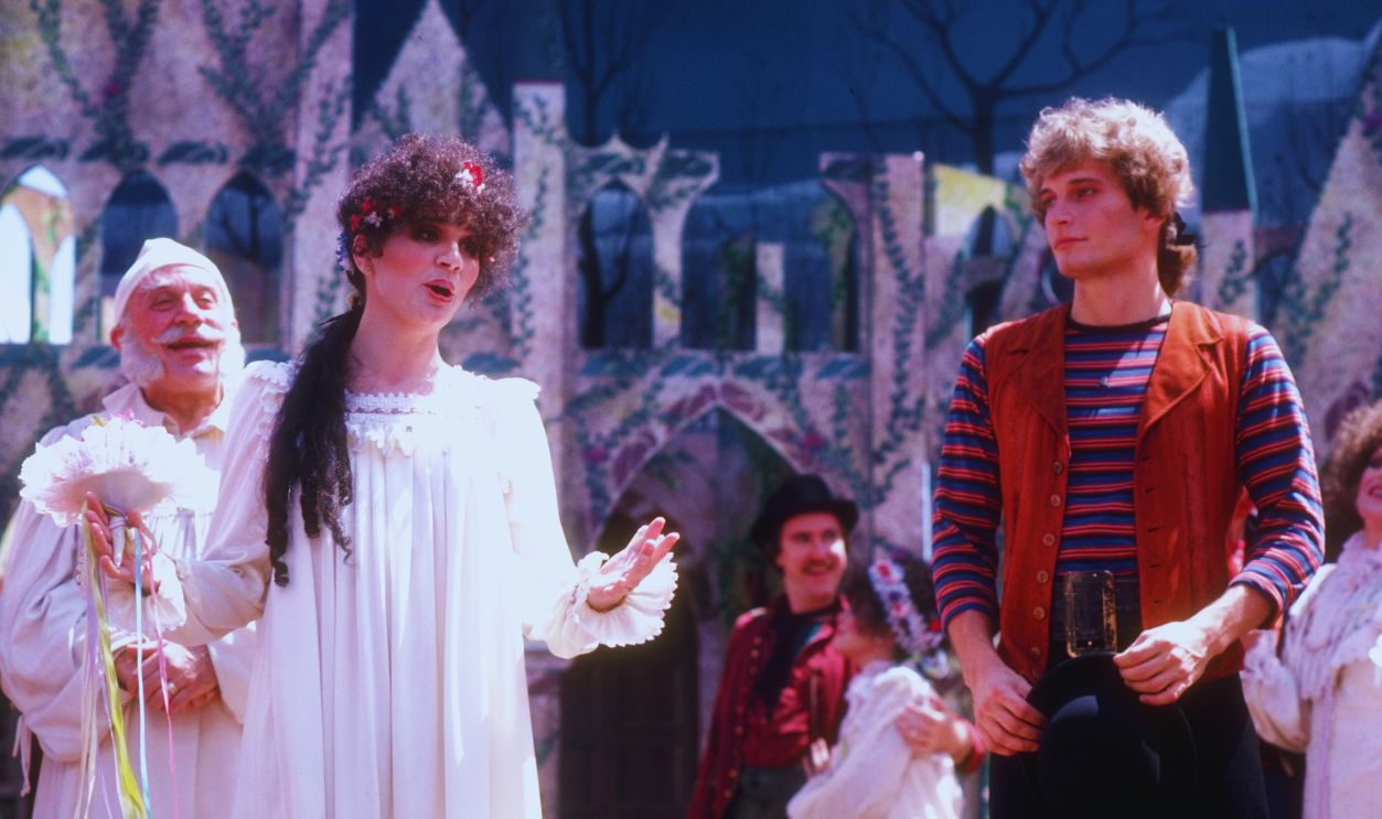 Gettyimages - 50549255, Linda Ronstadt;Rex Smith;George Rose