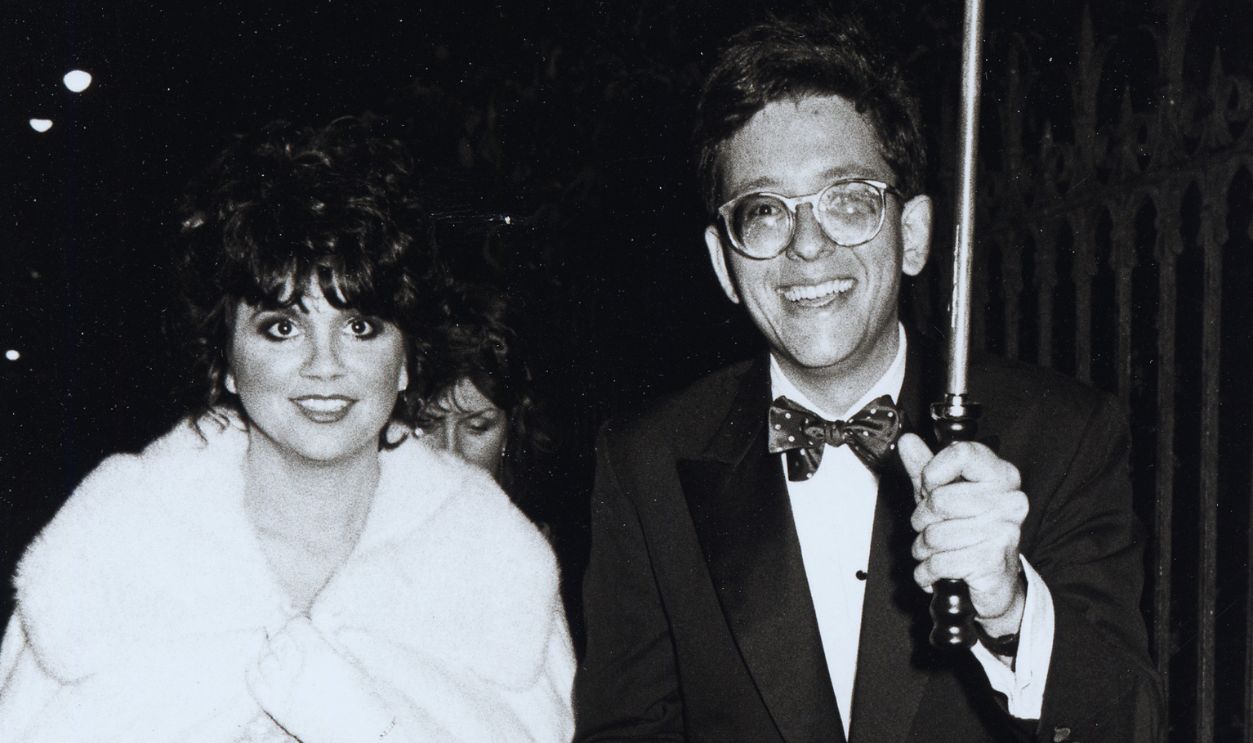 Gettyimgaes - 156133561, Ron Galella Archive - File Photos Singer Linda Ronstadt and date George Lucas attending 'Dinner Dance for People of the American Way' on October 24, 1985 at the Puck Building in New York City, New York.