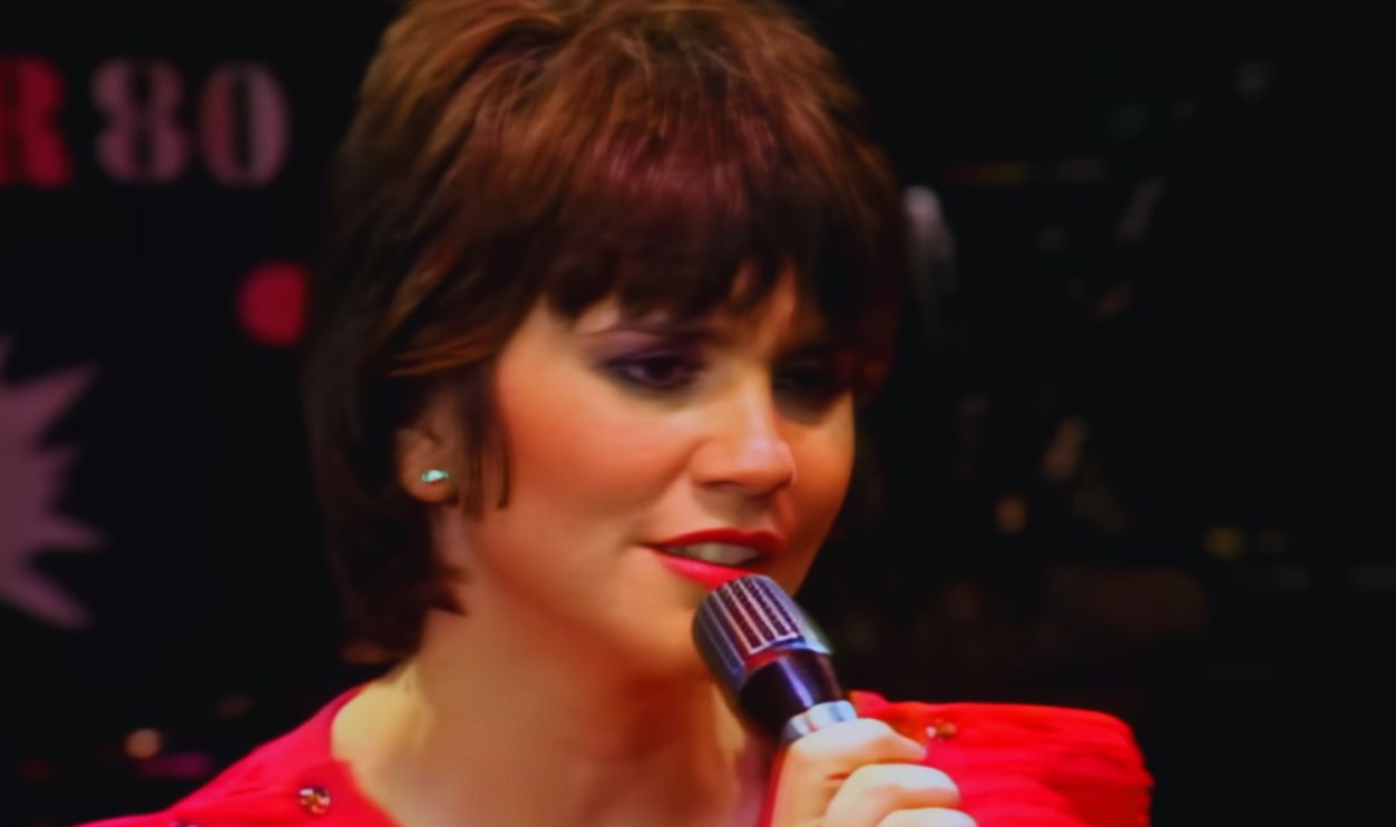 Screenshot from Linda Ronstadt: Live in Hollywood (1980)