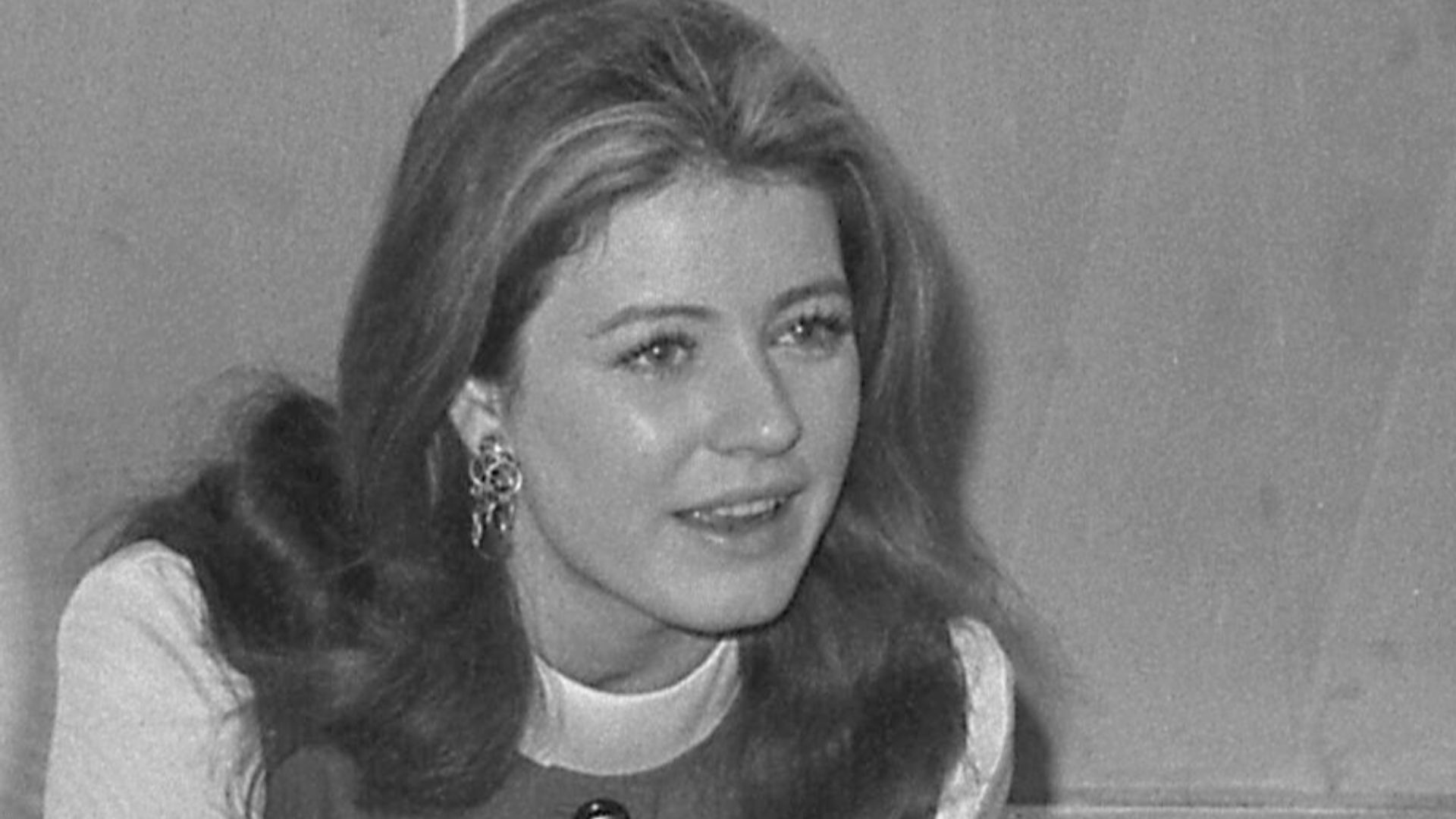 Actress Patty Duke speaking to class of UCLA nursing students about portraying Helen Keller.