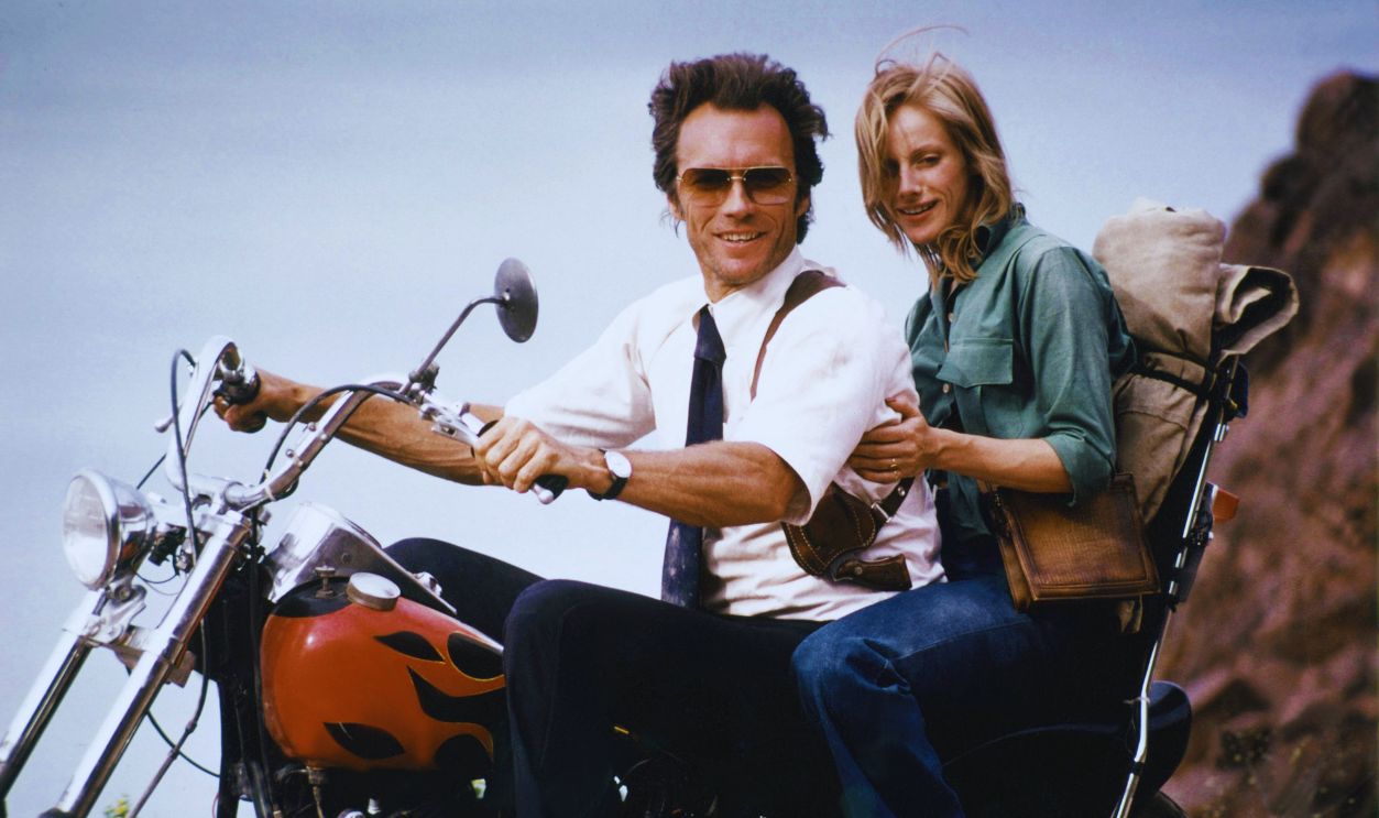 Gettyimages - 607389108, On the set of The Gauntlet Clint Eastwood and Sondra Locke on the set of his movie The Gauntlet. 