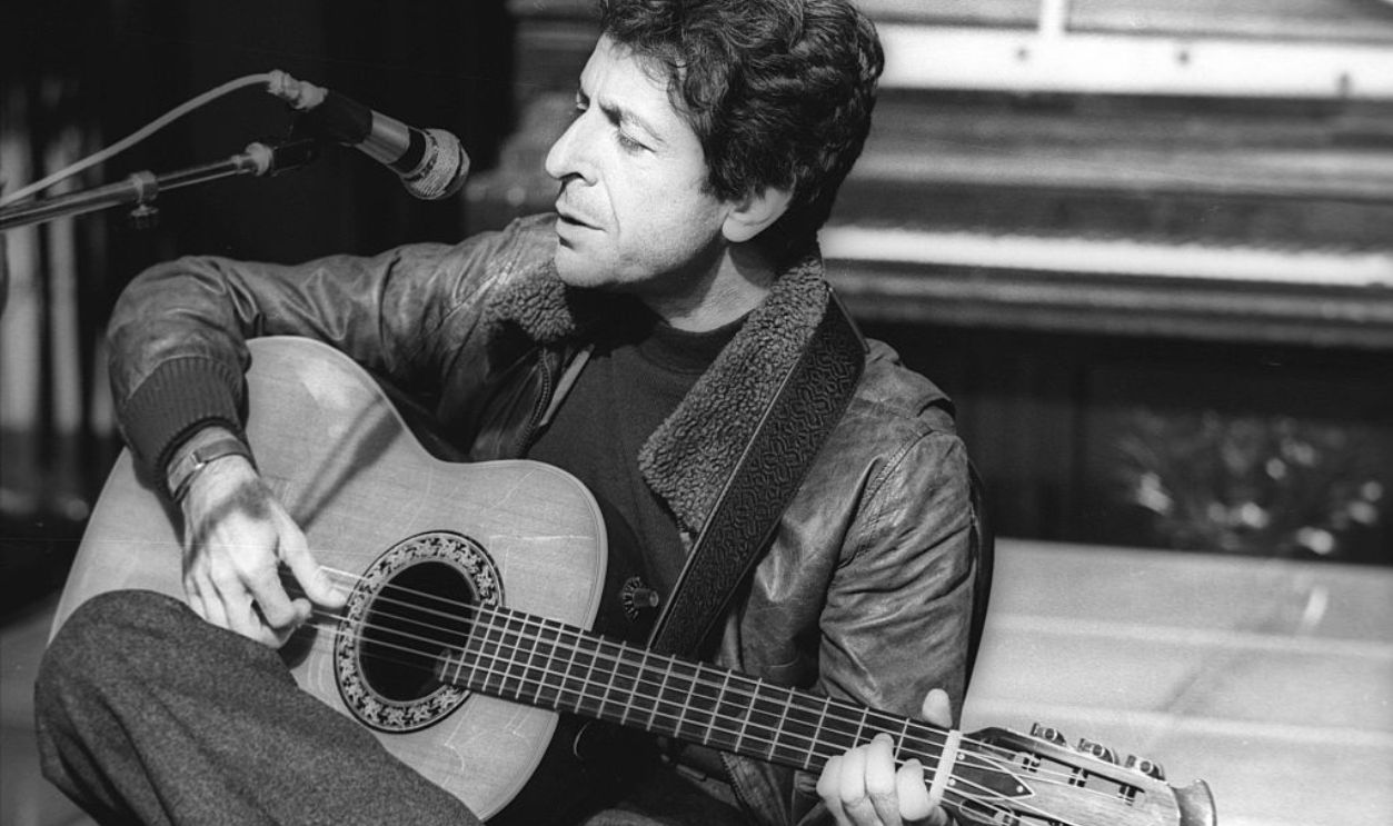 Leonard Cohen (1934-2016), Canadian singer-songwriter, musician, poet, novelist and painter, at the Buttes-Chaumont studios. Paris (19th arrondissement), October 18, 1979.